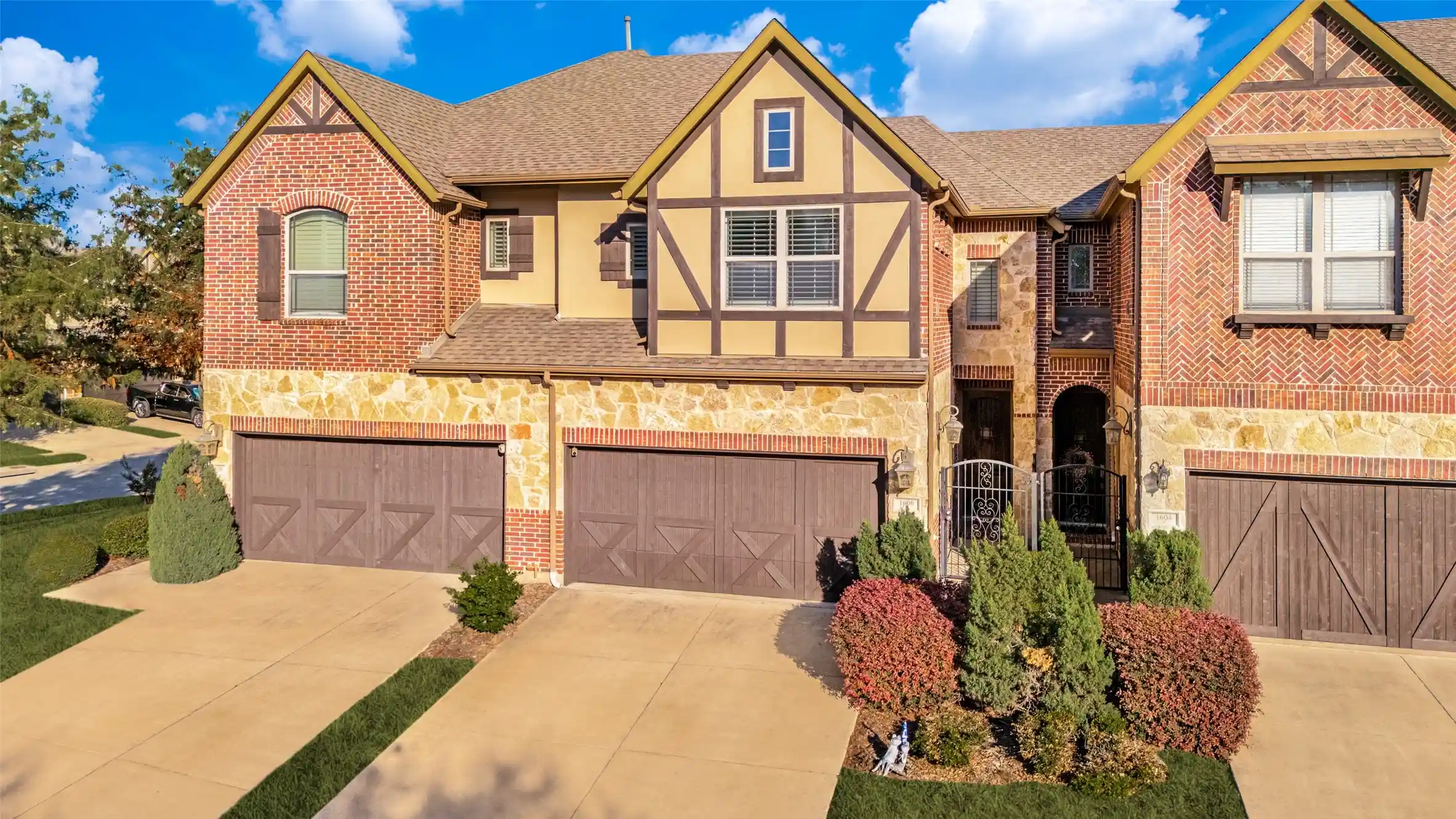 Photo 1 of Townhouse for sale at 1606 Brook Grv Dr, Euless, TX 76039 | MLS# 21405886 | Listing updated on 2026-10-27
