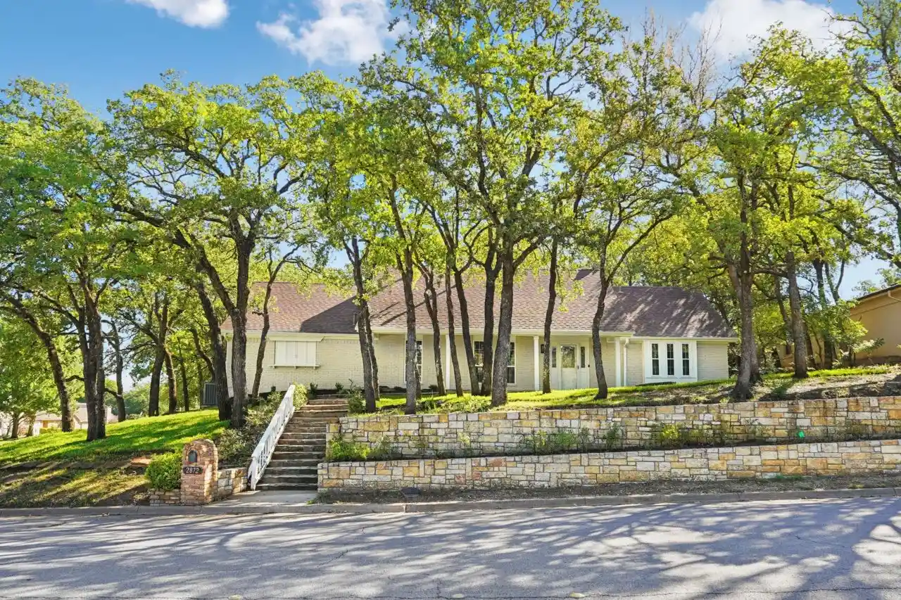 Photo 1 of Single family home for sale at 2872 Hurstview Dr, Hurst, TX 76054 | MLS# 21401492 | Listing updated on 2026-10-30