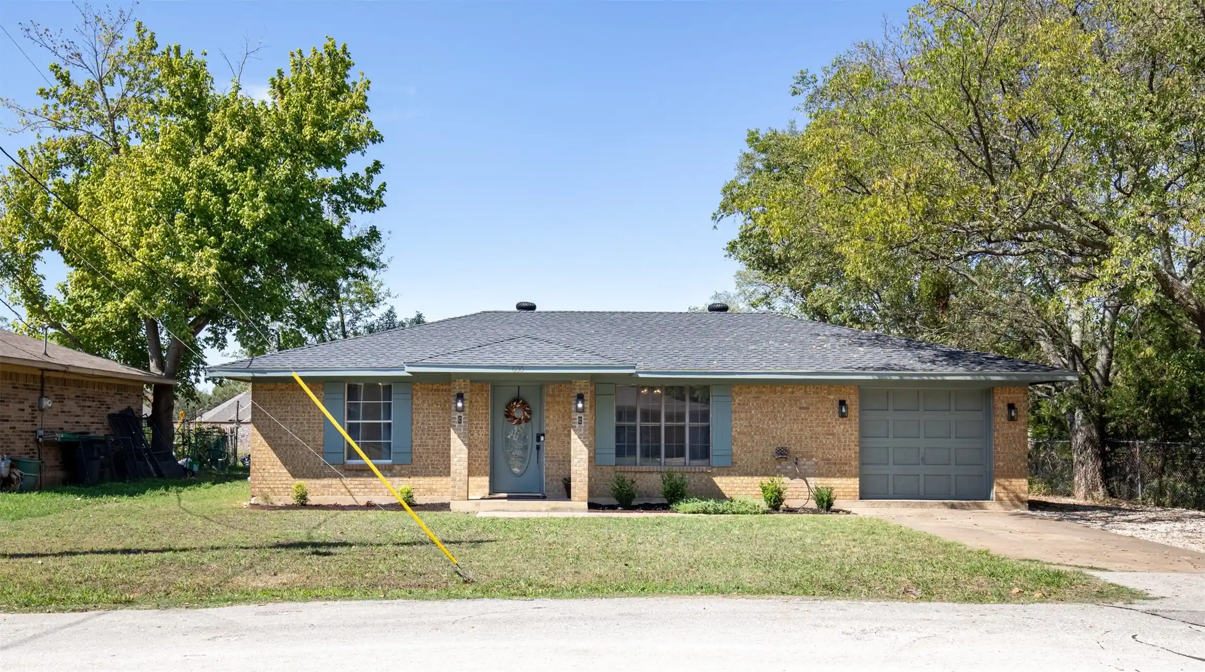 Photo 1 of Single family home for sale at 600 Mary St, Aubrey, TX 76227 | MLS# 21404282 | Listing updated on 2026-10-27