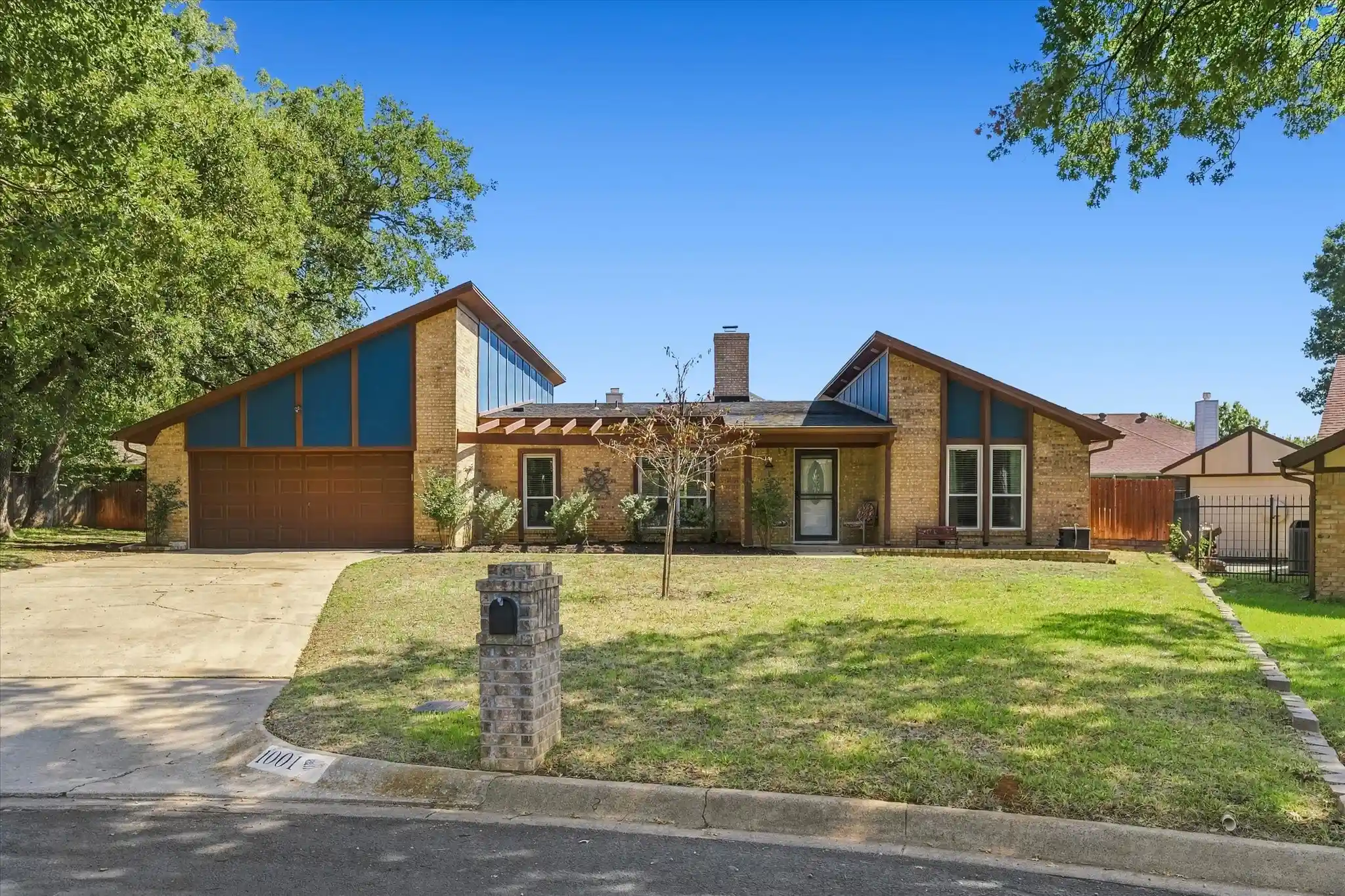 Photo 1 of Sale Pending at 1001 Sean Ct, Hurst, TX 76053 | MLS# 21408613 | Listing updated on 2026-10-23