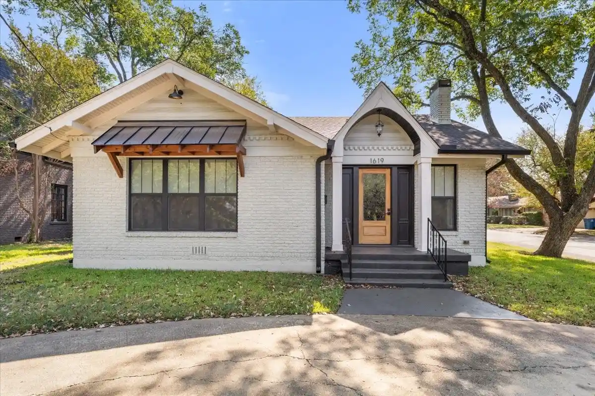 Photo 1 of Single family home for sale at 1619 Sycamore Ave, Corsicana, TX 75110 | MLS# 21408645 | Listing updated on 2026-10-12