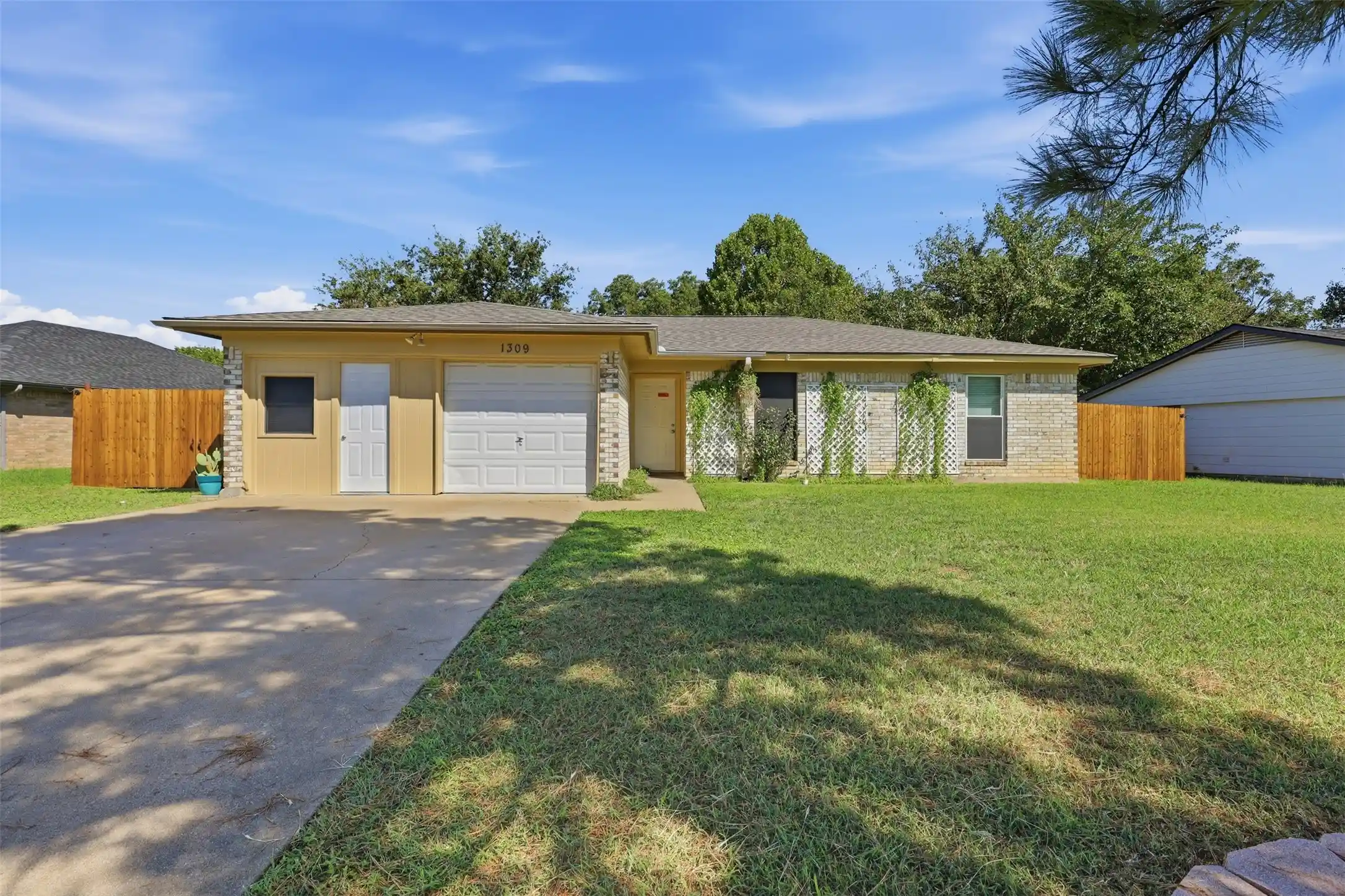 Photo 1 of Single family home for sale at 1309 Berry Dr, Cleburne, TX 76033 | MLS# 21408737 | Listing updated on 2026-10-30