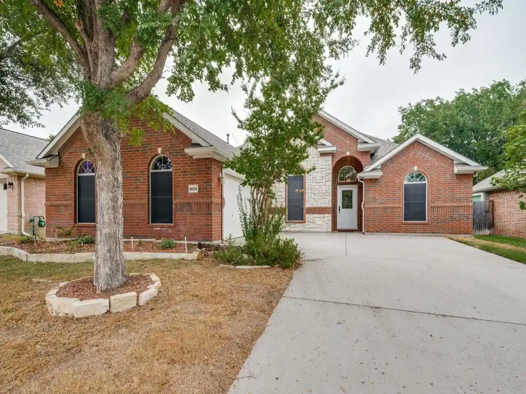 Photo 1 of Single family home for sale at 5604 Parkplace Dr, Argyle, TX 76226 | MLS# 21408778 | Listing updated on 2026-10-10