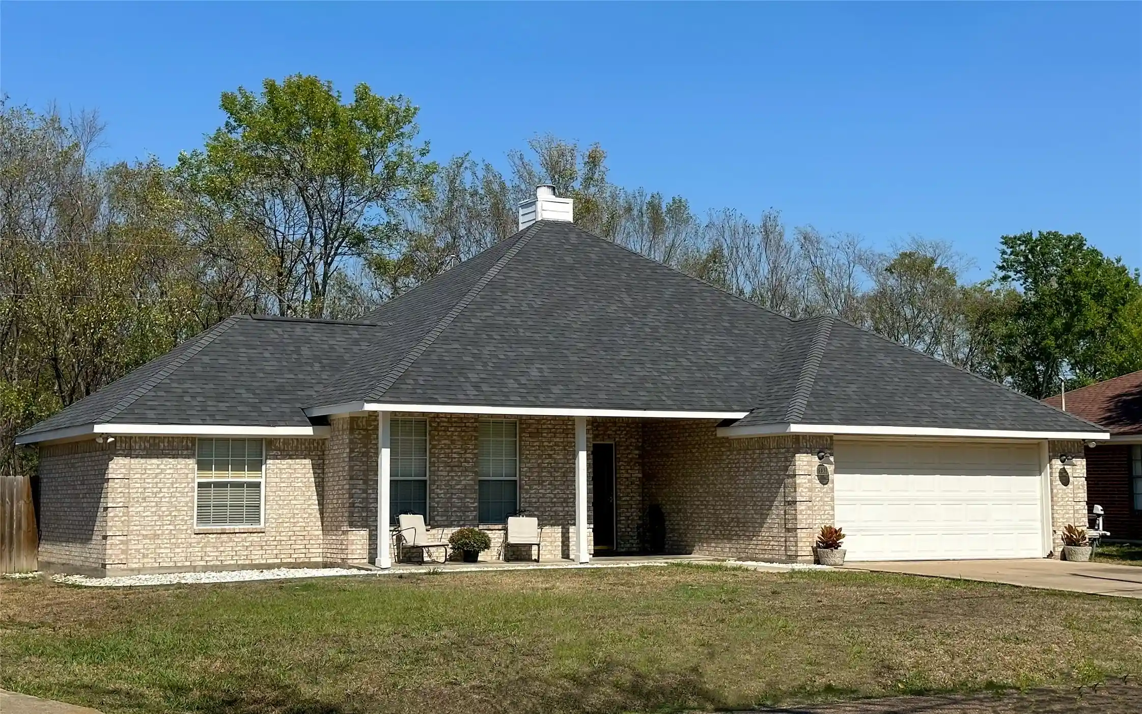 Photo 1 of Single family home for sale at 503 E Kaufman St, Mabank, TX 75147 | MLS# 21403112 | Listing updated on 2026-10-29