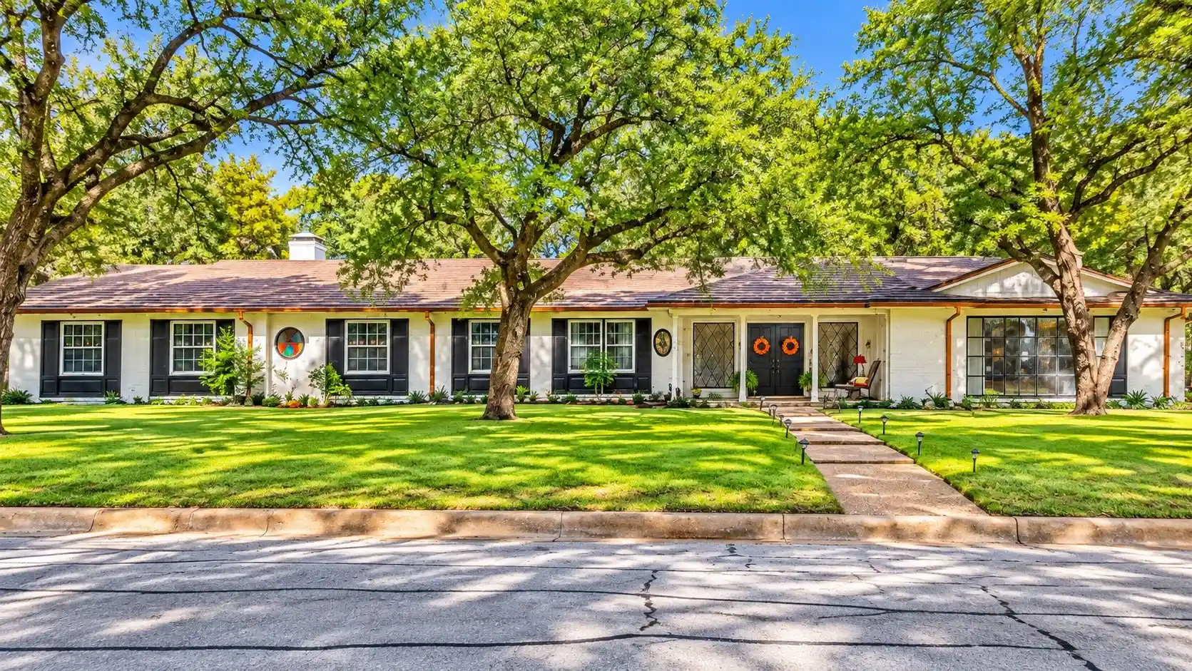 Photo 1 of Single family home for sale at 1650 Azteca Dr, Fort Worth, TX 76112 | MLS# 21408305 | Listing updated on 2026-10-11