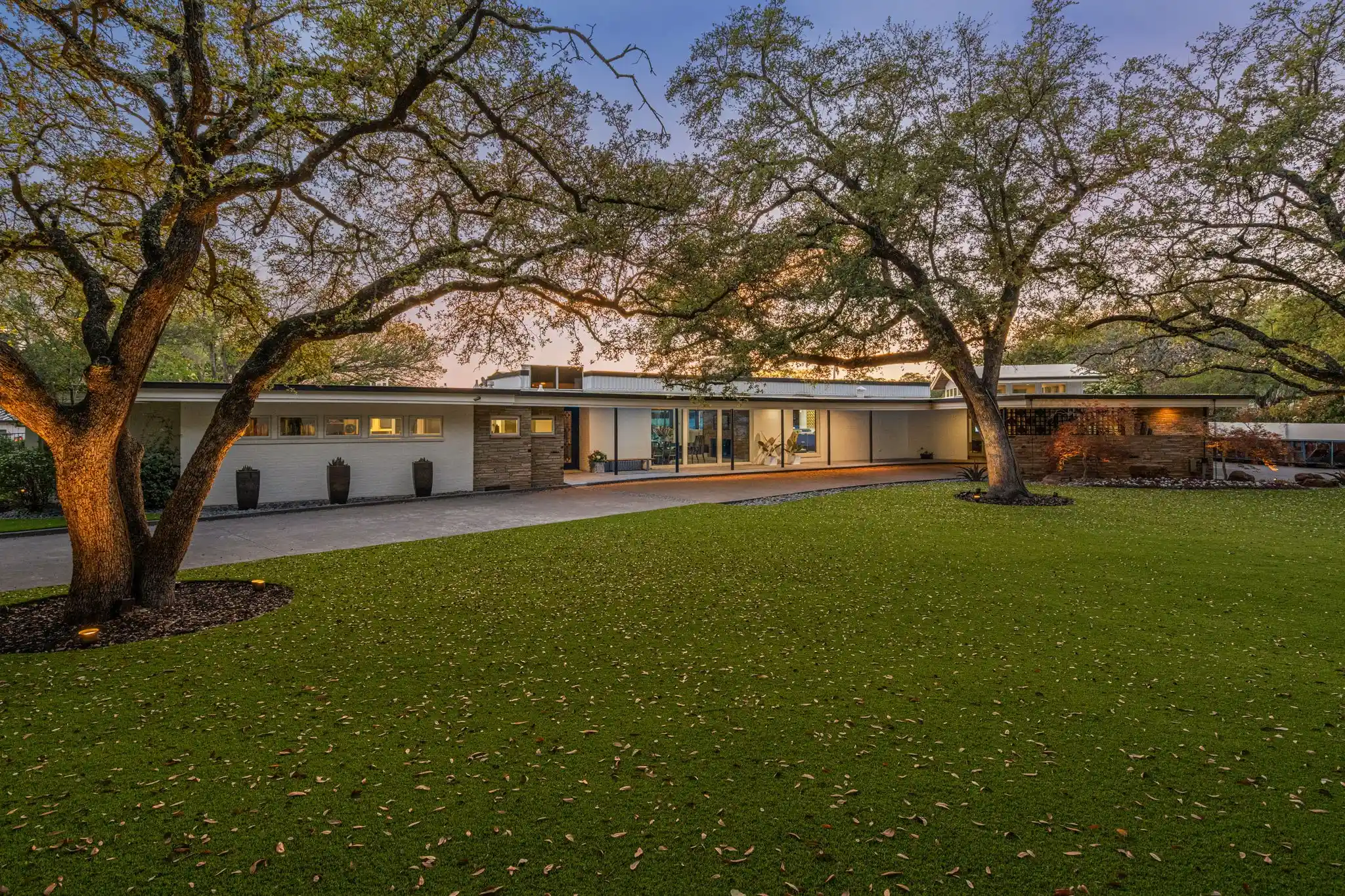 Photo 1 of Single family home for sale at 4400 Ridgehaven Rd, Fort Worth, TX 76116 | MLS# 21409067 | Listing updated on 2026-10-13