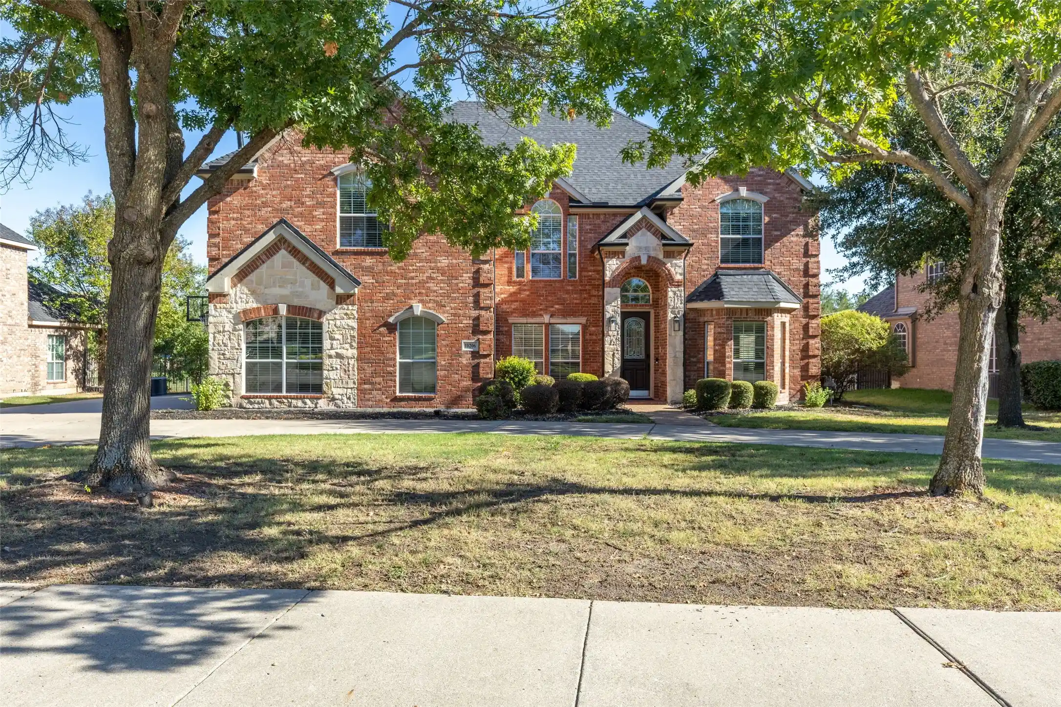 Photo 1 of Single family home for sale at 10206 Broadmoor Ln, Rowlett, TX 75089 | MLS# 21409131 | Listing updated on 2026-10-13