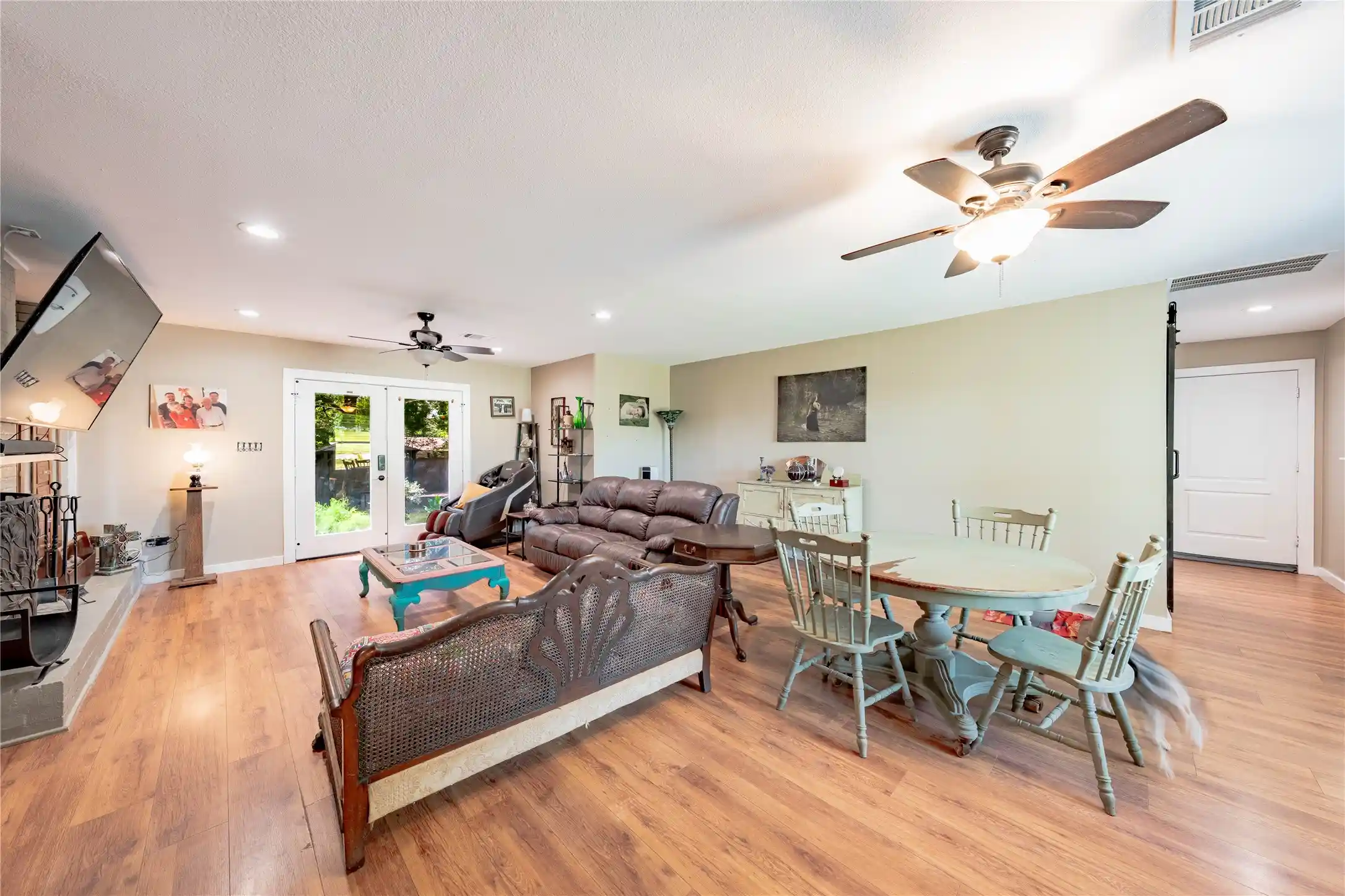 Photo 1 of Single family home for sale at 603 Mosley Dr, Athens, TX 75751 | MLS# 21399392 | Listing updated on 2026-10-13