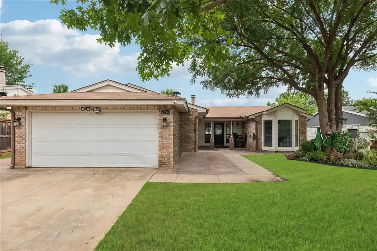 Photo 1 of Single family home for sale at 2604 Driskill Dr, Euless, TX 76039 | MLS# 21409286 | Listing updated on 2026-10-12