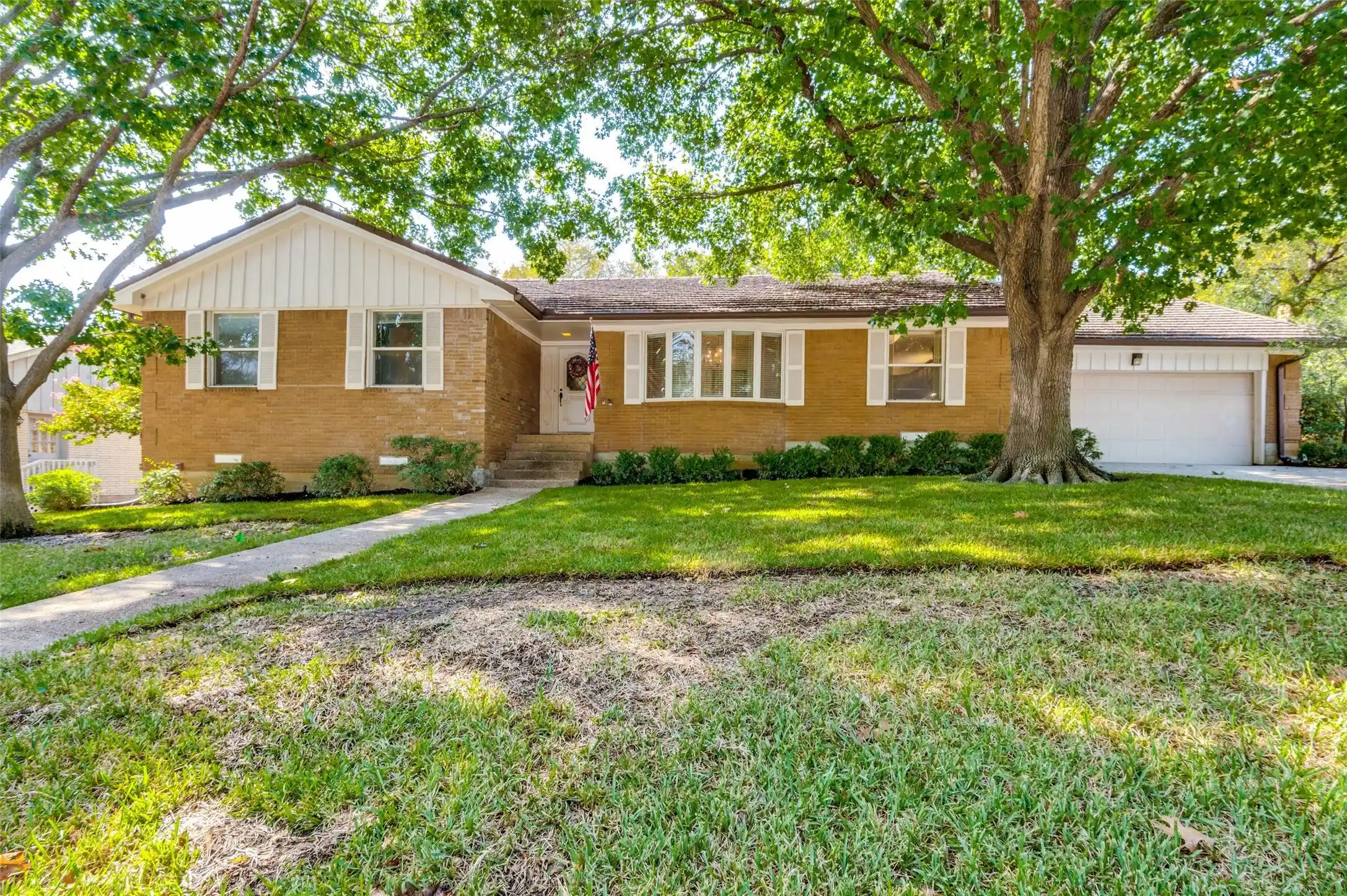 Photo 1 of Single family home for sale at 3005 Coronado St, Irving, TX 75062 | MLS# 21405031 | Listing updated on 2026-10-27
