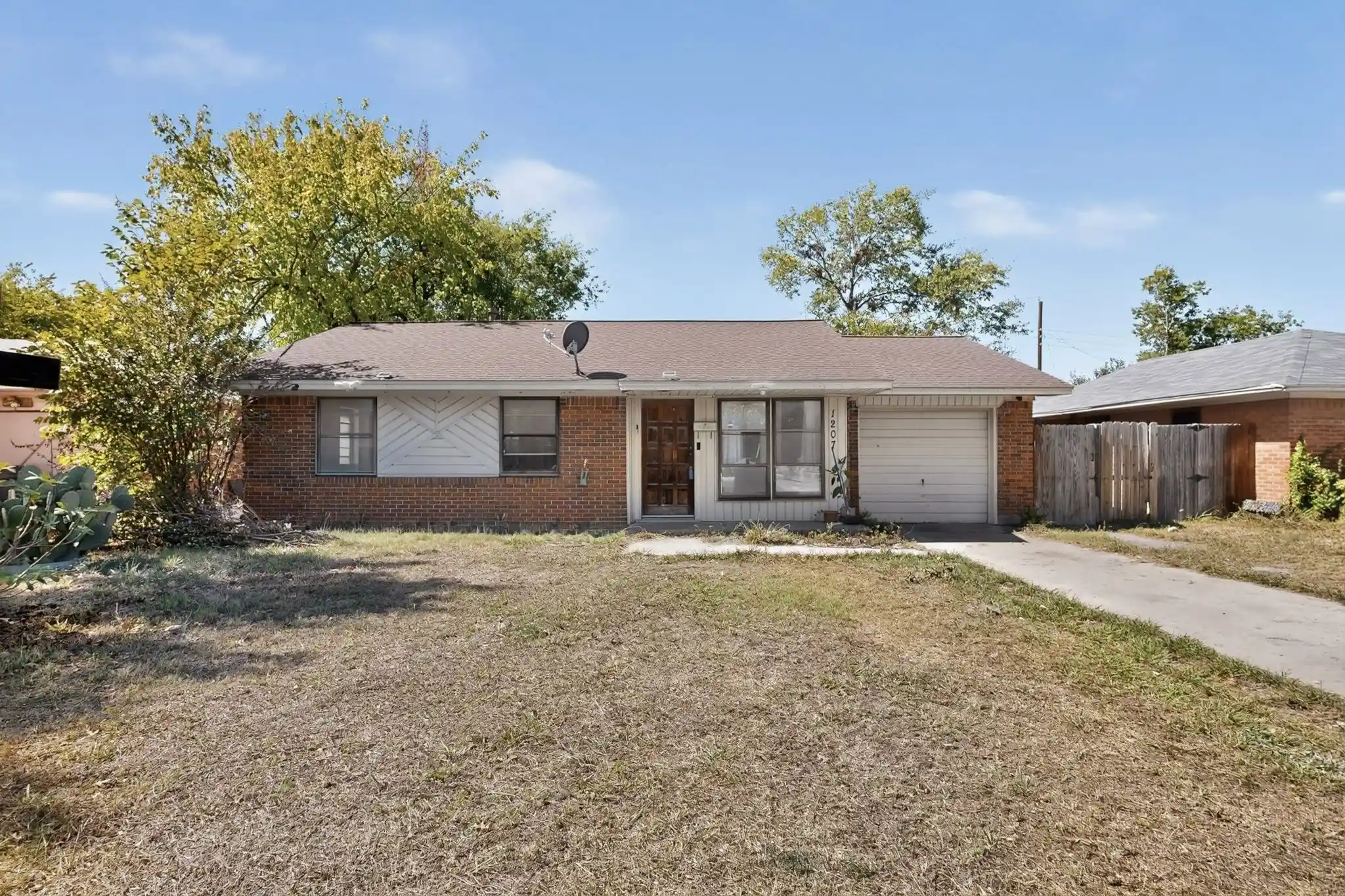 Single family home for sale at 1207 Lorraine Ln, Mesquite, TX 75149 | MLS# 21399853