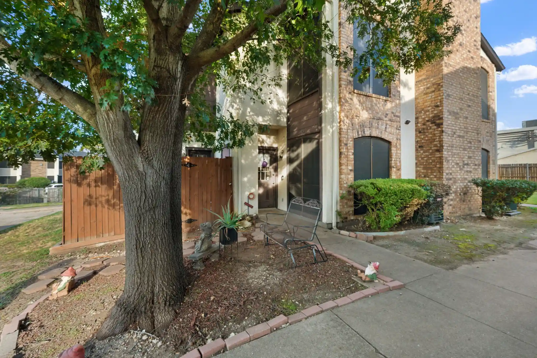 Photo 1 of Sale Pending at 611 Oriole Blvd #1001, Duncanville, TX 75116 | MLS# 21408727 | Listing updated on 2026-10-27