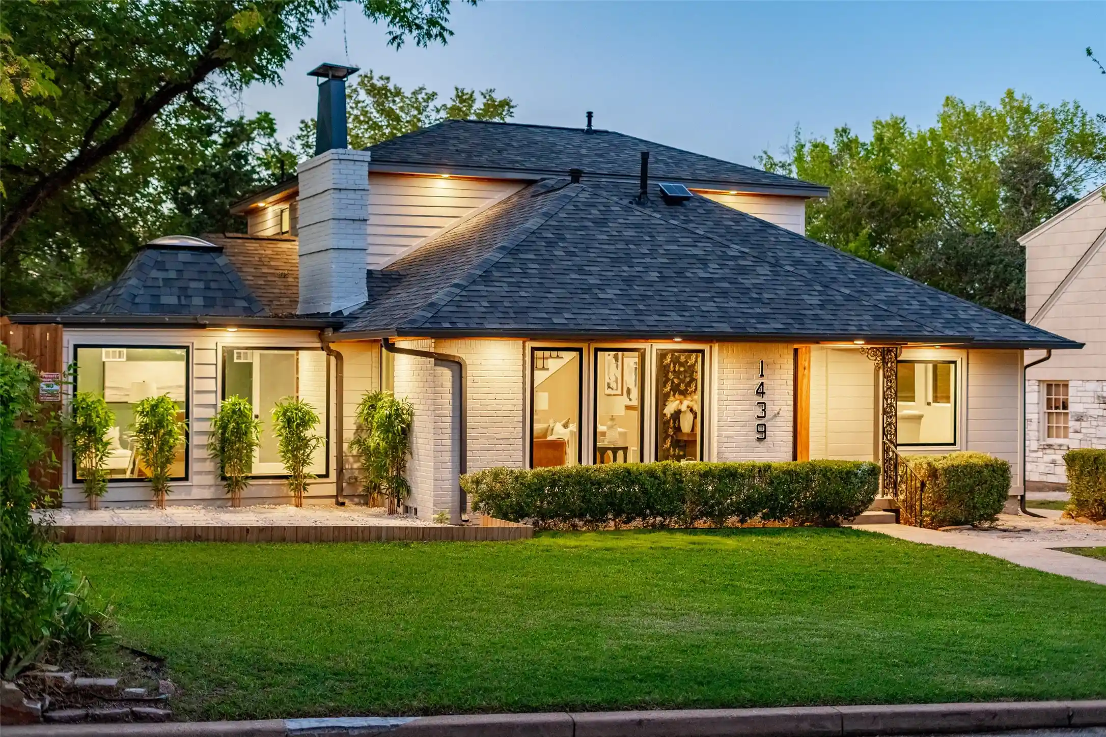 Photo 1 of Single family home for sale at 1439 Junior Dr, Dallas, TX 75208 | MLS# 21408497 | Listing updated on 2026-10-28
