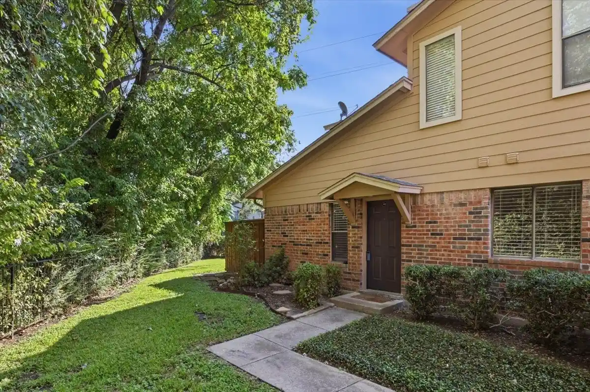 Condo for sale at 5638 Cedar Crk Dr, Benbrook, TX 76109 | MLS# 21408870