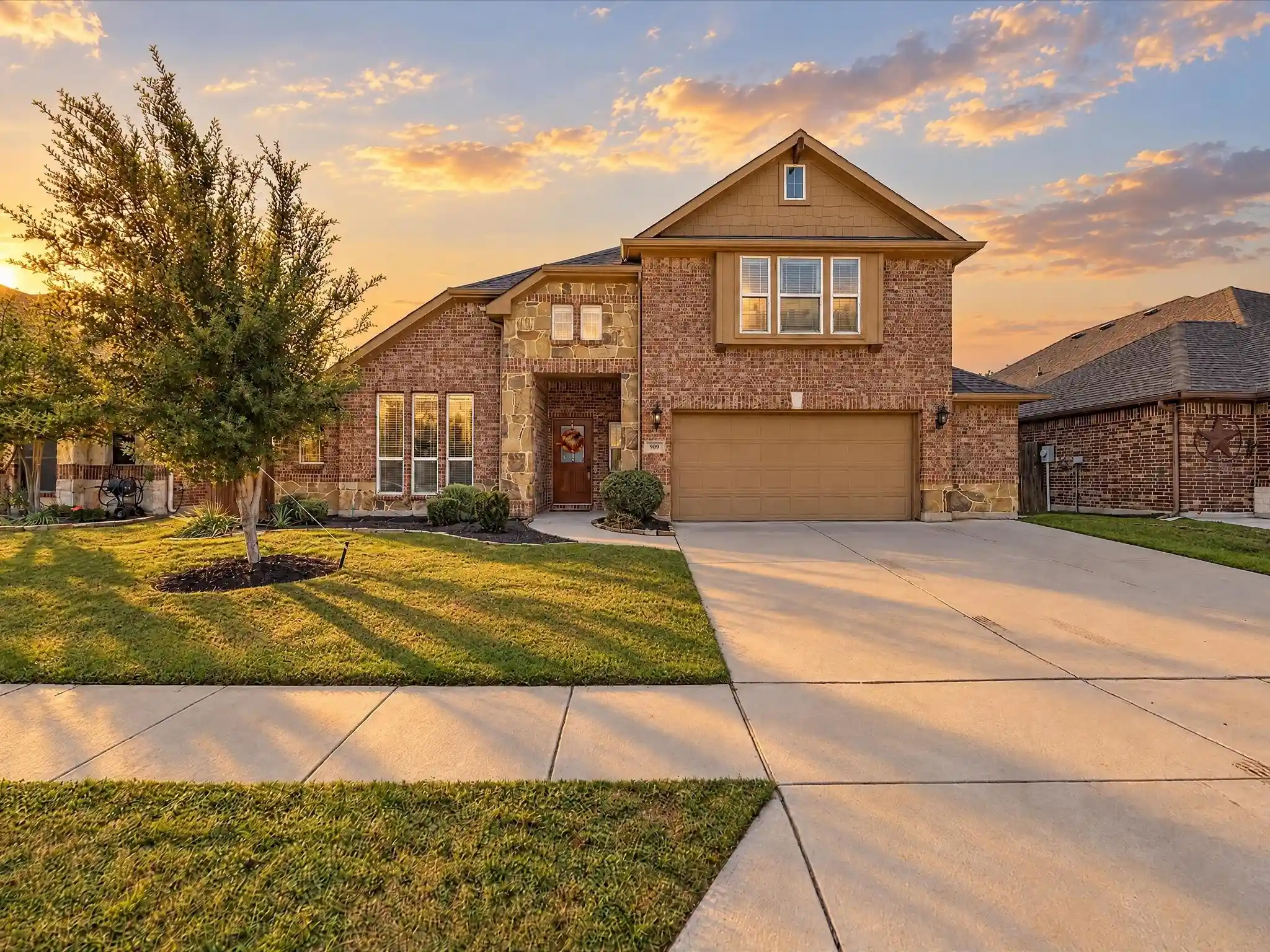 Photo 1 of Single family home for sale at 909 Longhorn Dr, Aubrey, TX 76227 | MLS# 21409855 | Listing updated on 2026-10-25
