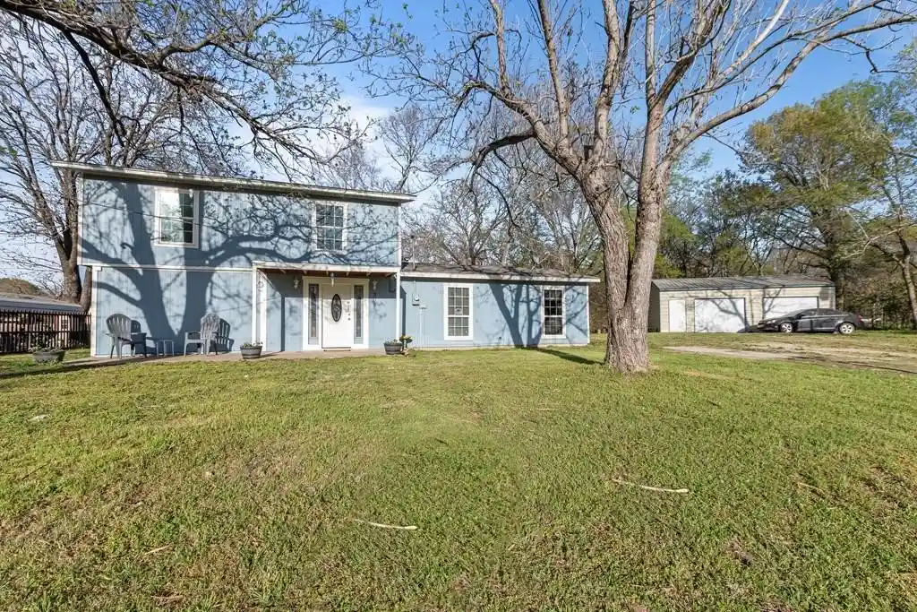 Photo 1 of Single family home for sale at 303 Whispering Oaks Trl, Mabank, TX 75156 | MLS# 21409886 | Listing updated on 2026-10-13