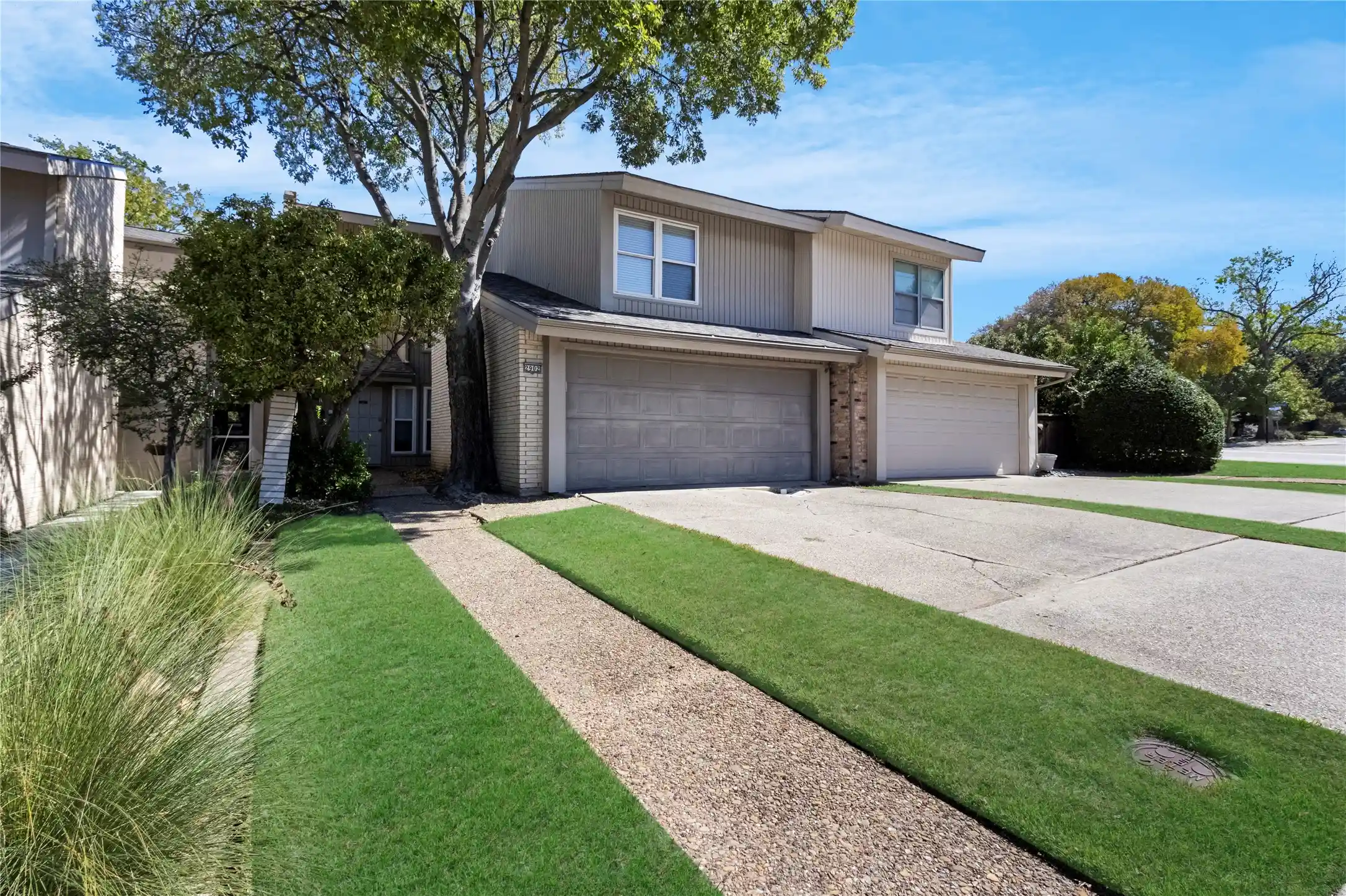 Photo 1 of Townhouse for sale at 2902 Country Pl Cir, Carrollton, TX 75006 | MLS# 21408488 | Listing updated on 2026-10-13