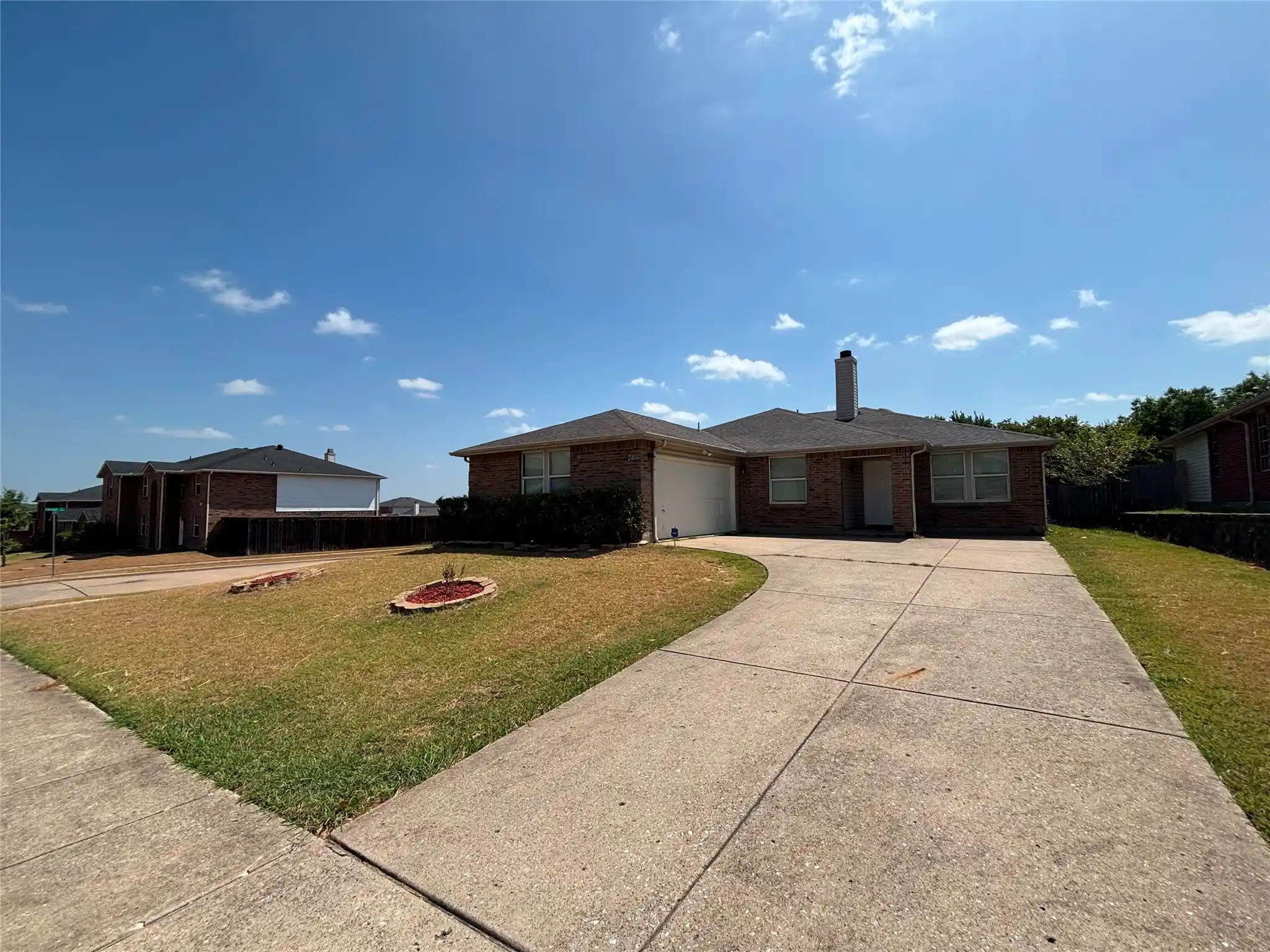Photo 1 of Single family home for sale at 2733 Ingram Cir, Mesquite, TX 75181 | MLS# 21410070 | Listing updated on 2026-10-13