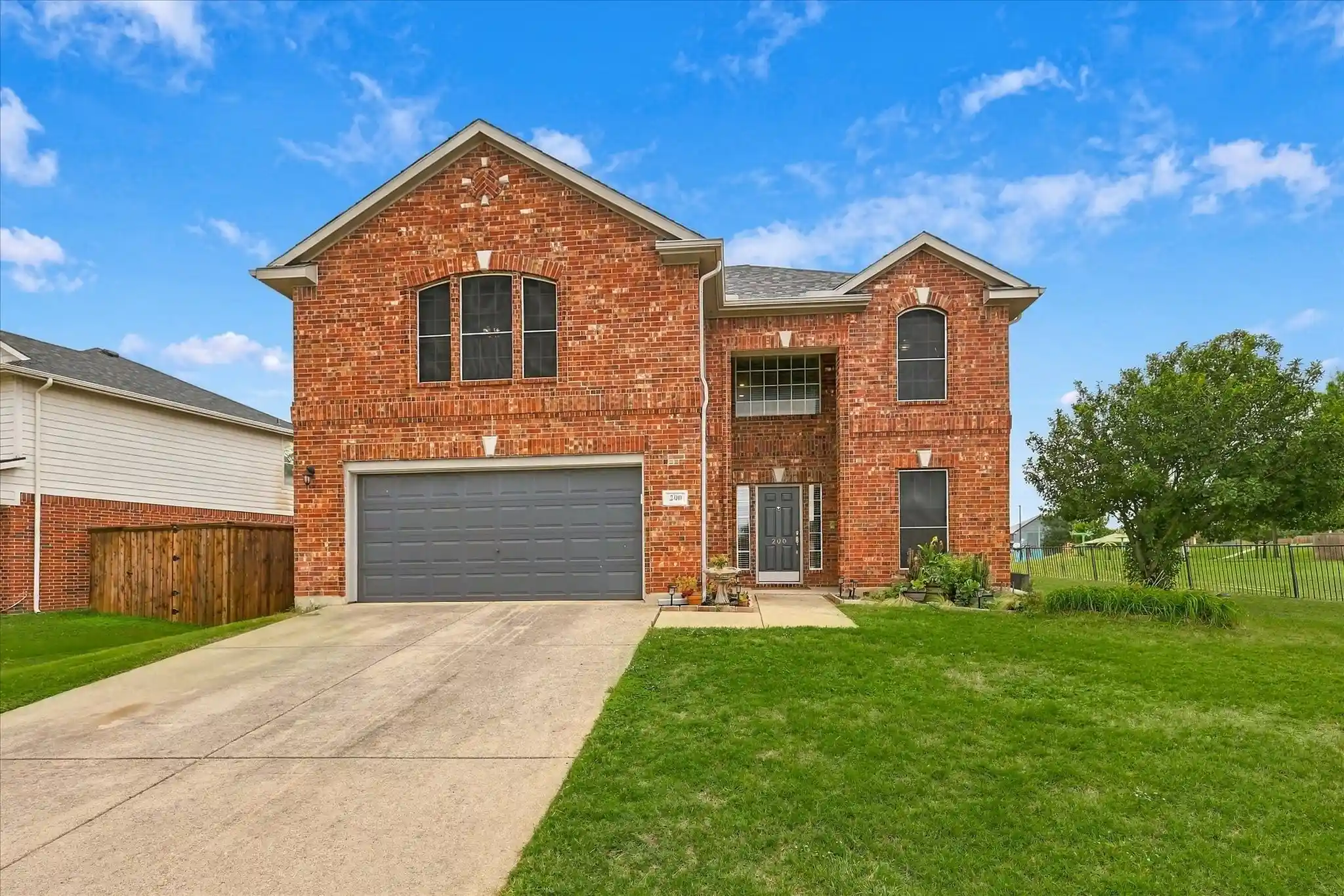 Photo 1 of Single family home for sale at 200 Ellicott Dr, Roanoke, TX 76262 | MLS# 21403584 | Listing updated on 2026-10-16