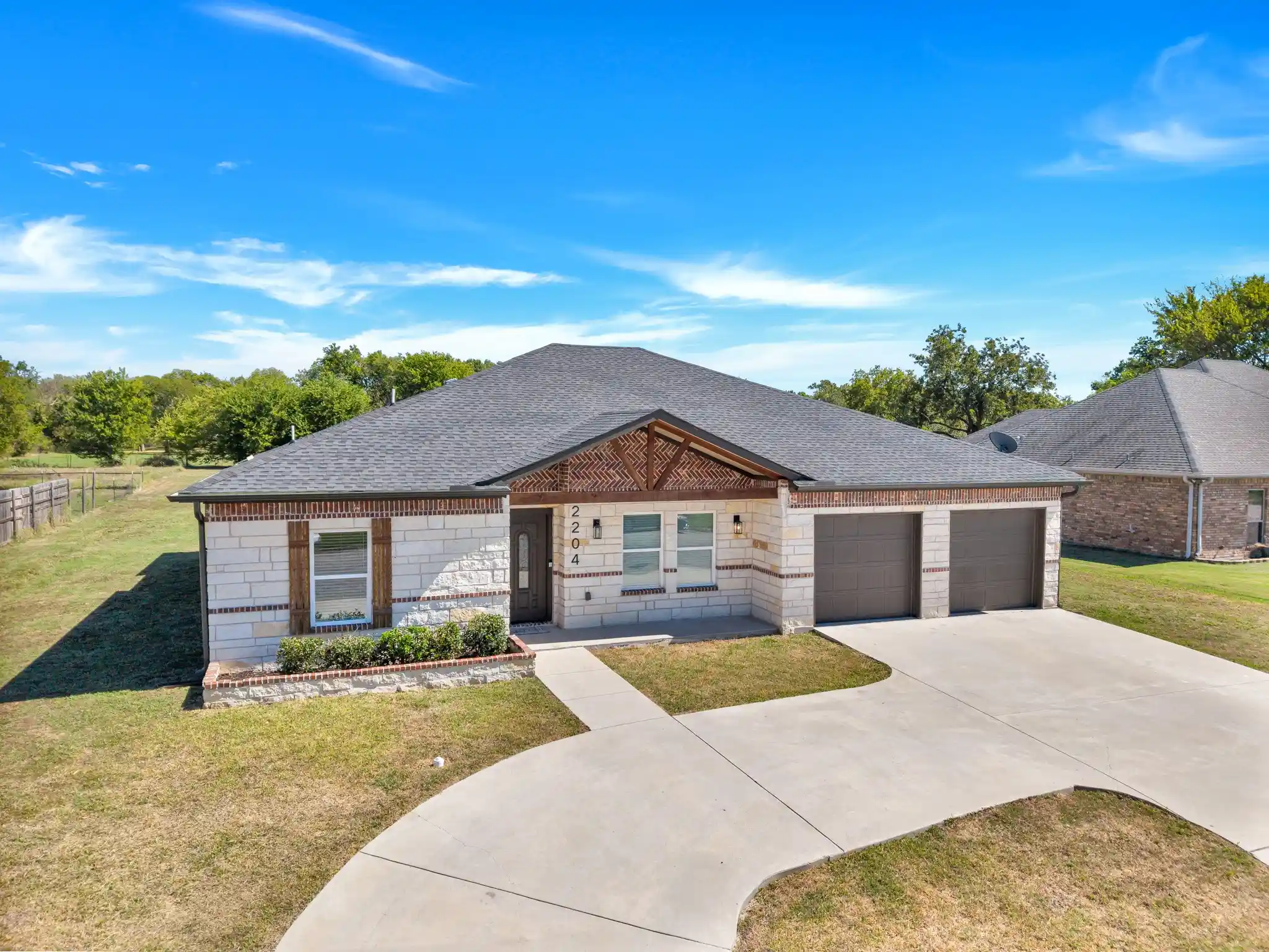 Photo 1 of Single family home for sale at 2204 Albert Broadfoot St, Bonham, TX 75418 | MLS# 21409175 | Listing updated on 2026-10-24