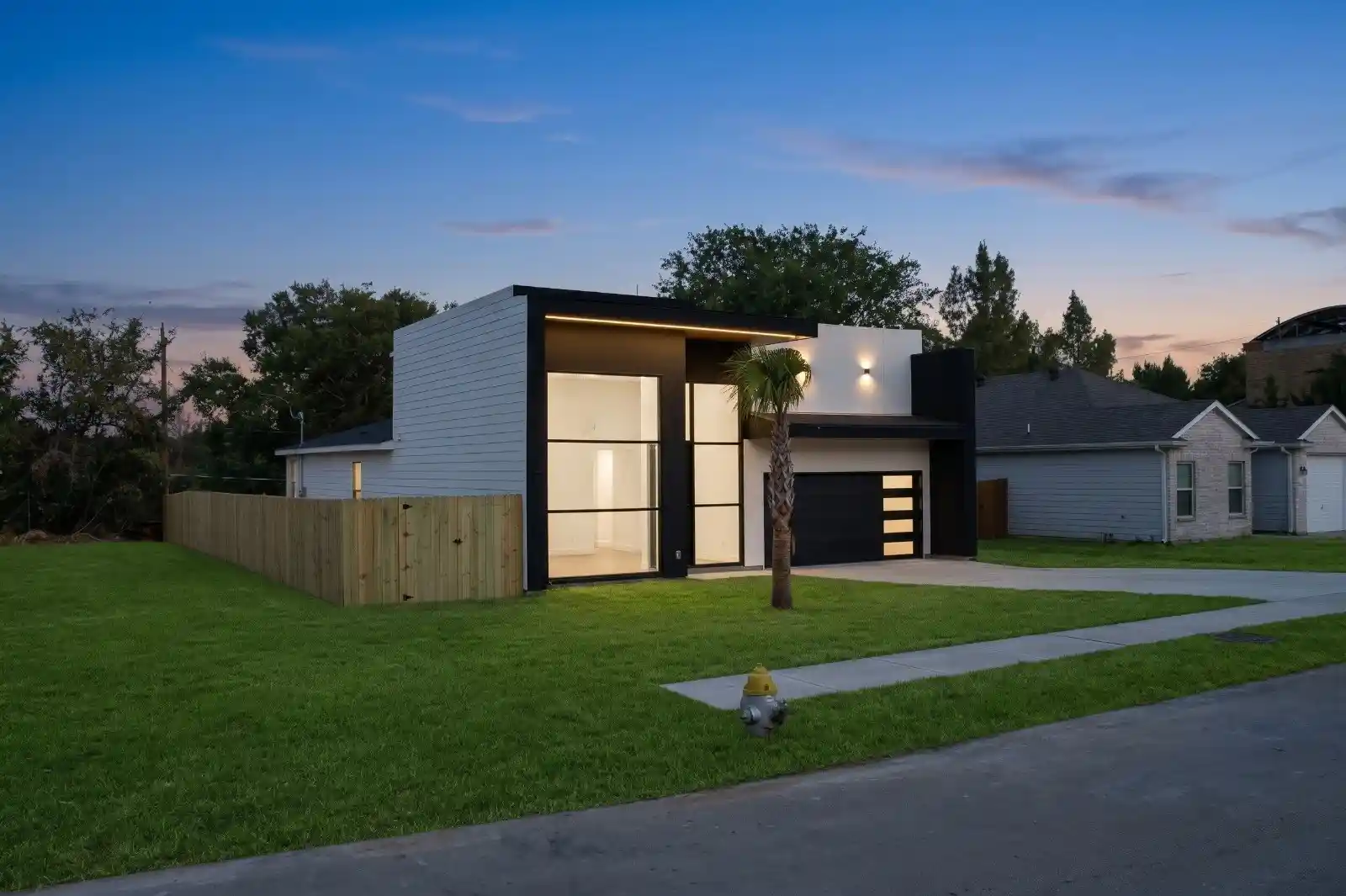 Photo 1 of Single family home for sale at 6524 Teague Dr, Dallas, TX 75241 | MLS# 21404376 | Listing updated on 2026-10-14