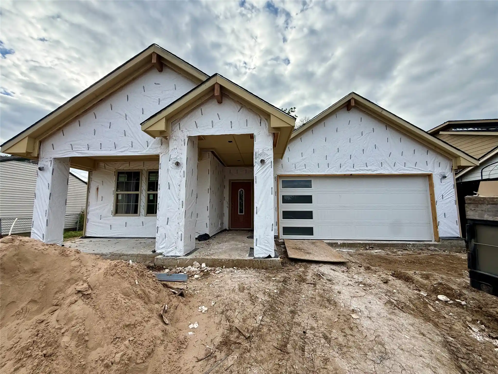 Photo 1 of Single family home for sale at 427 32nd Street, Grand Prairie, TX 75050 | MLS# 21409925 | Listing updated on 2026-10-19