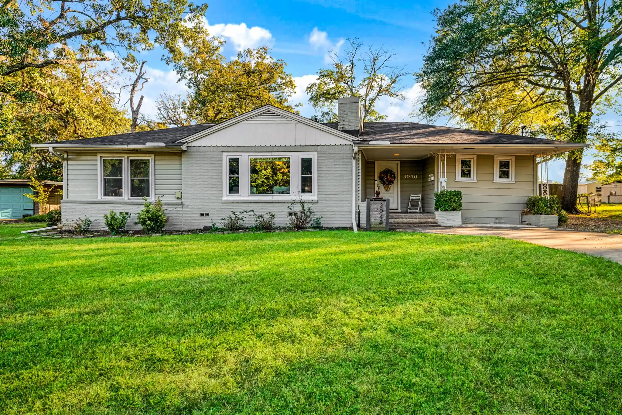 Single family home for sale at 3040 E Houston St, Paris, TX 75460 | MLS# 21410148