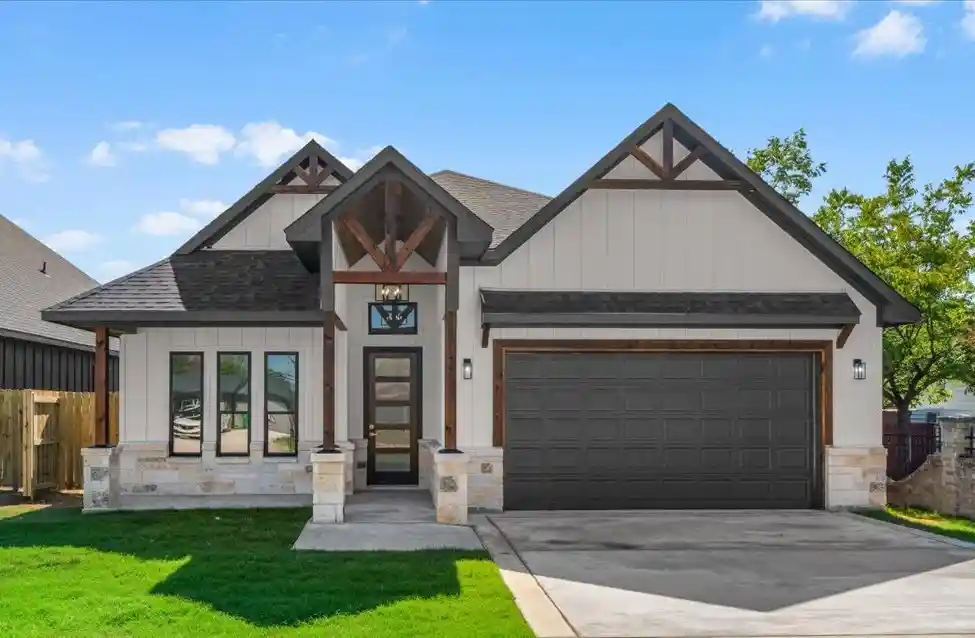 Photo 1 of Single family home for sale at 5313 Graham St, Fort Worth, TX 76114 | MLS# 21410194 | Listing updated on 2026-10-27