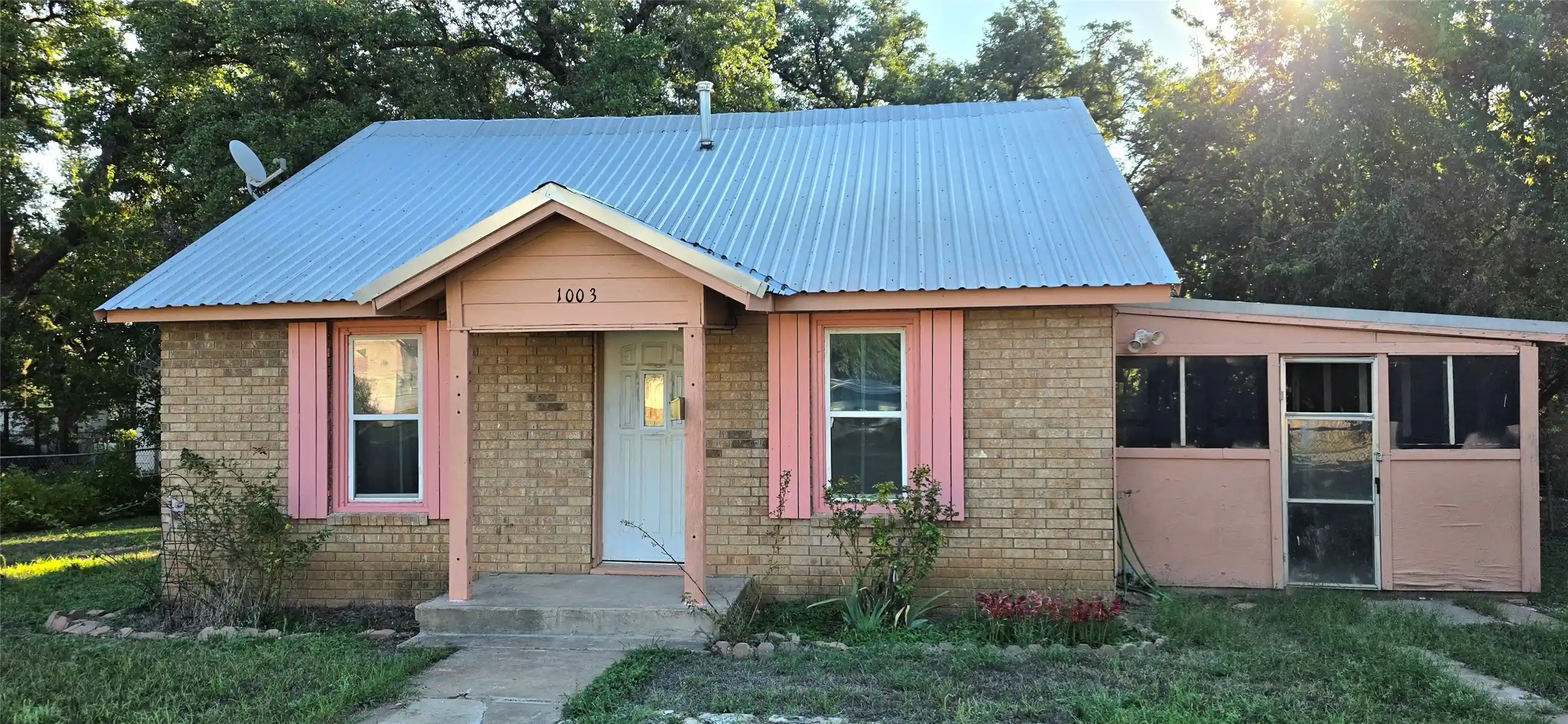 Single family home for sale at 1003 S Walnut St, Brady, TX 76825 | MLS# 21409273