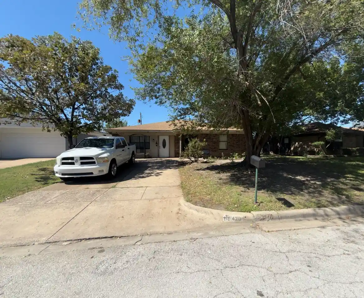 Photo 1 of Sale Pending at 420 Allencrest Dr, Fort Worth, TX 76108 | MLS# 21410321 | Listing updated on 2026-10-27
