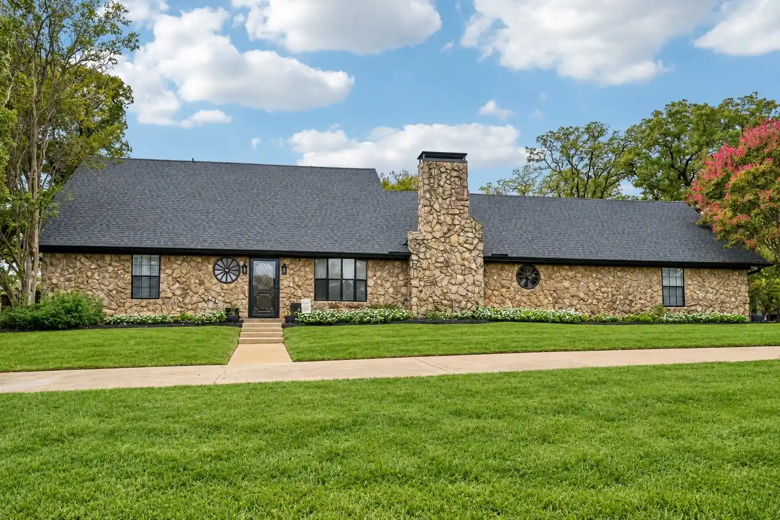 Single family home for sale at 180 N Woodland Trl, Double Oak, TX 75077 | MLS# 21410497