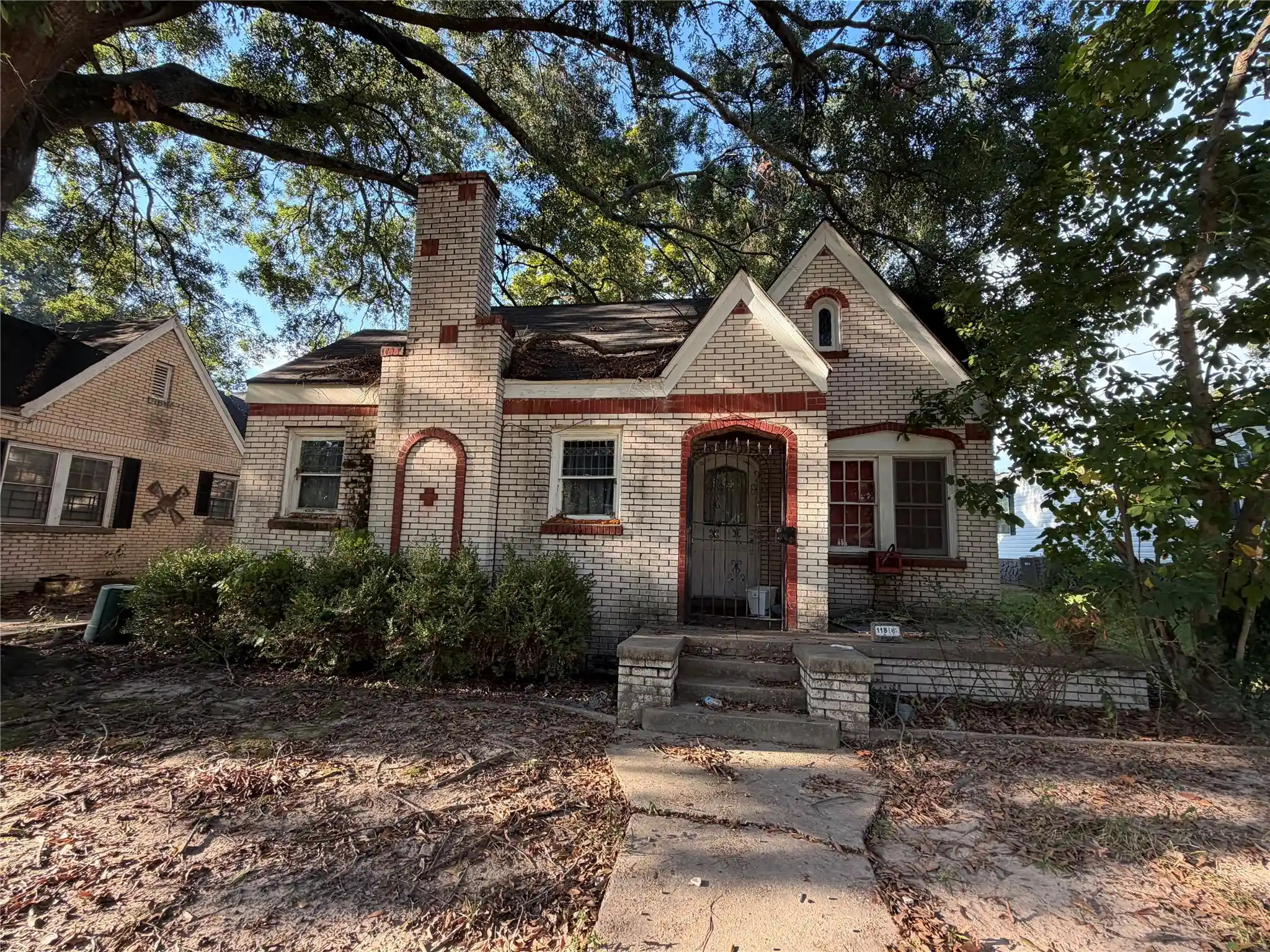 Single family home for sale at 118 E Jordan St, Shreveport, LA 71101 | MLS# 21404956
