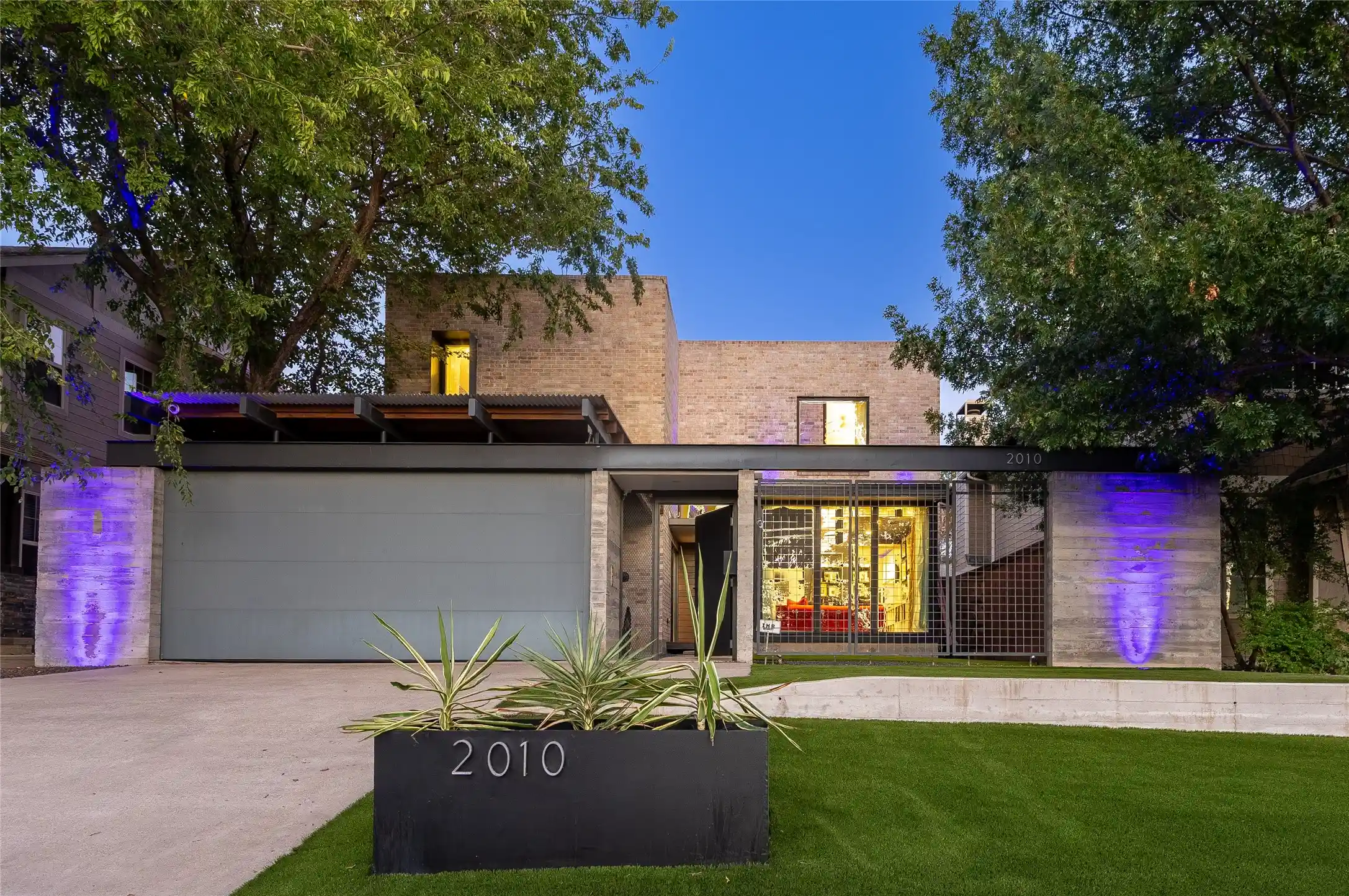 Single family home for sale at 2010 Mcmillan Ave, Dallas, TX 75206 | MLS# 21407108