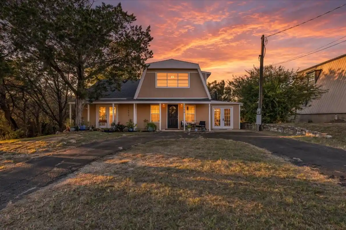 Photo 1 of Single family home for sale at 1106 Scenic Dr, Granbury, TX 76048 | MLS# 21409506 | Listing updated on 2026-10-13
