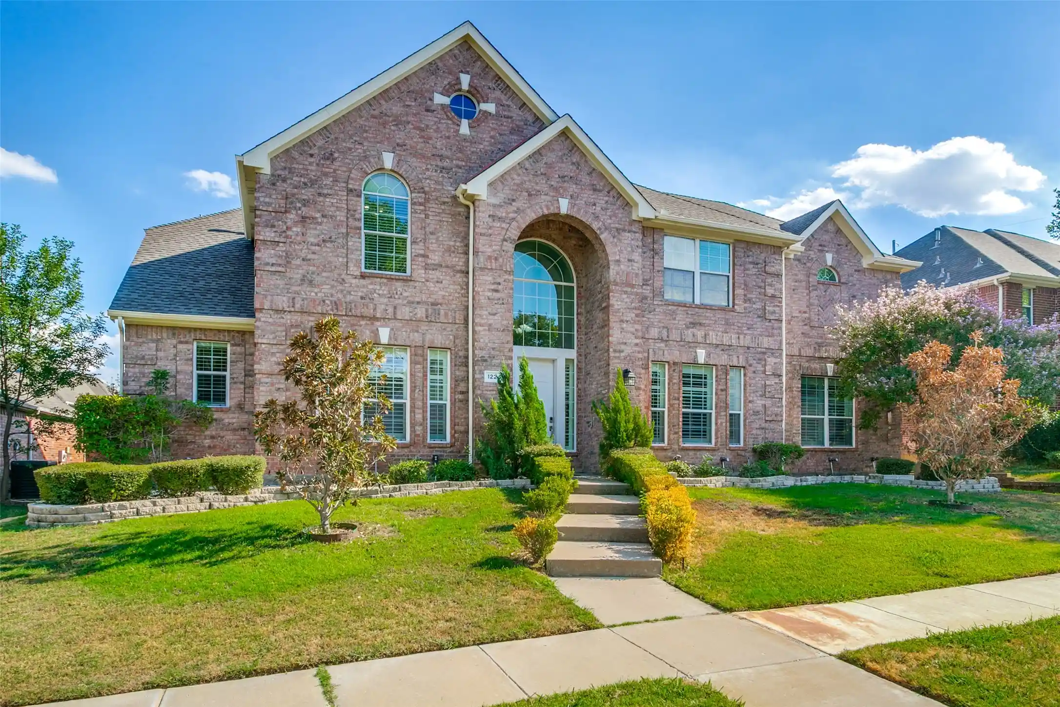 Photo 1 of Single family home for sale at 1224 Willowdale Ln, Irving, TX 75063 | MLS# 21395754 | Listing updated on 2026-10-17
