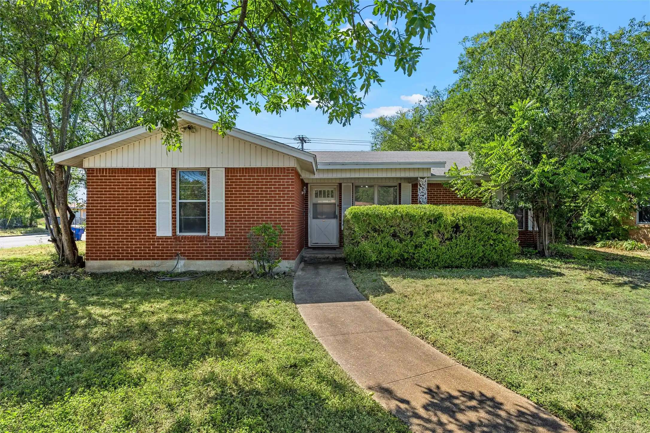 Single family home for sale at 900 N 59th Street, Waco, TX 76710 | MLS# 21410045
