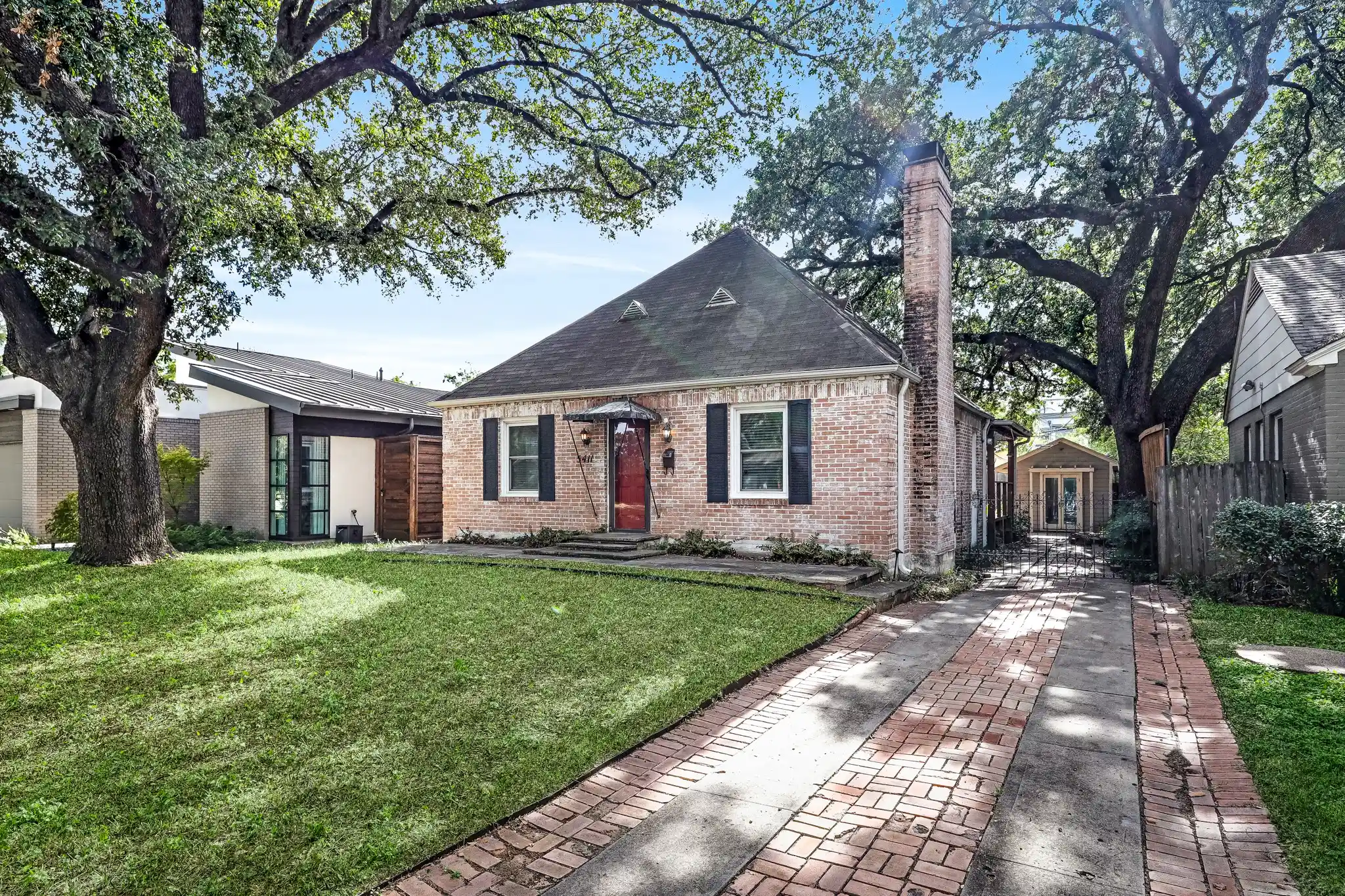 Single family home for sale at 5411 Stoneleigh Ave, Dallas, TX 75235 | MLS# 21409846