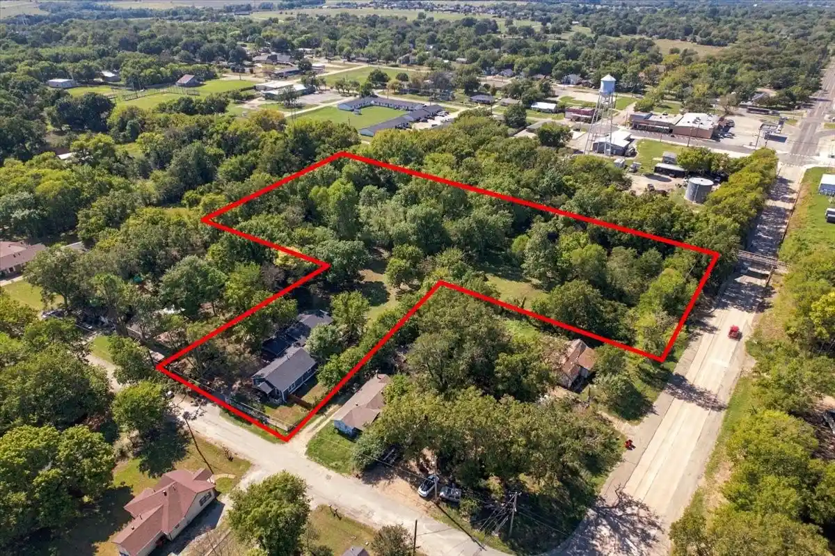 Single family home for sale at 106 S Jernigan St, Bells, TX 75414 | MLS# 21405937