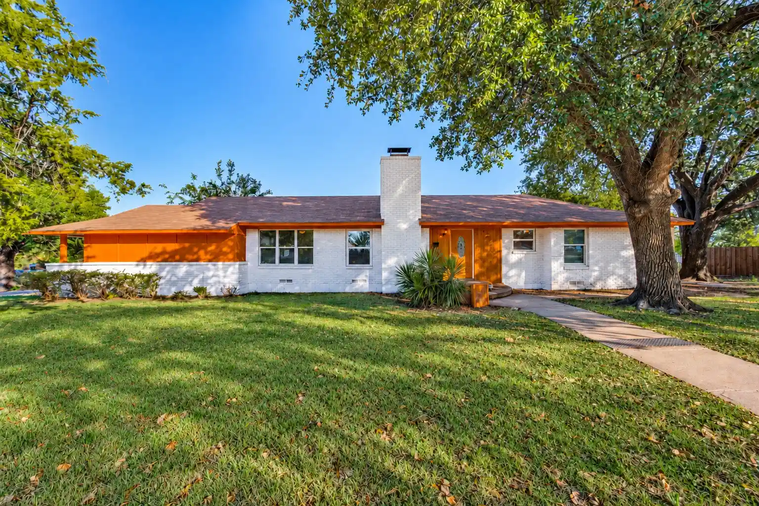 Photo 1 of Single family home for sale at 2626 Crest Ave, Dallas, TX 75216 | MLS# 21411270 | Listing updated on 2026-10-29