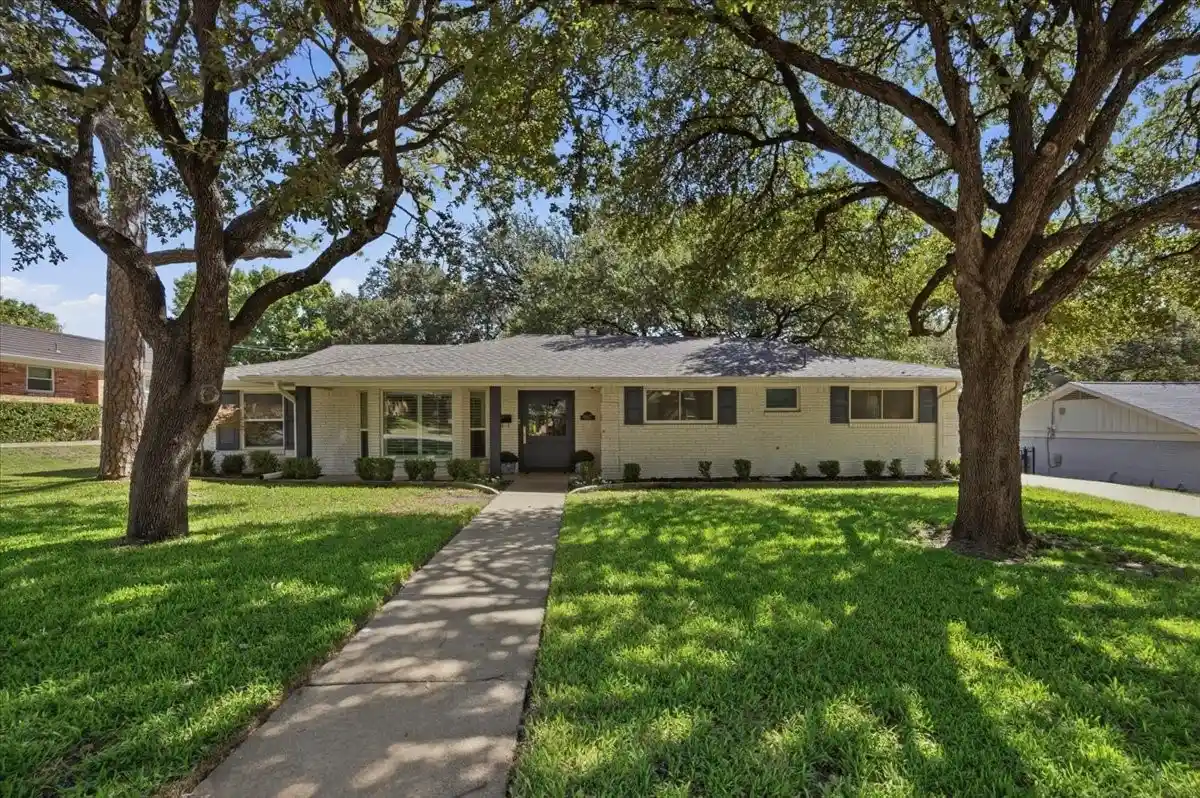 Photo 1 of Sale Pending at 4617 Cloudview Rd, Fort Worth, TX 76109 | MLS# 21408023 | Listing updated on 2026-10-23
