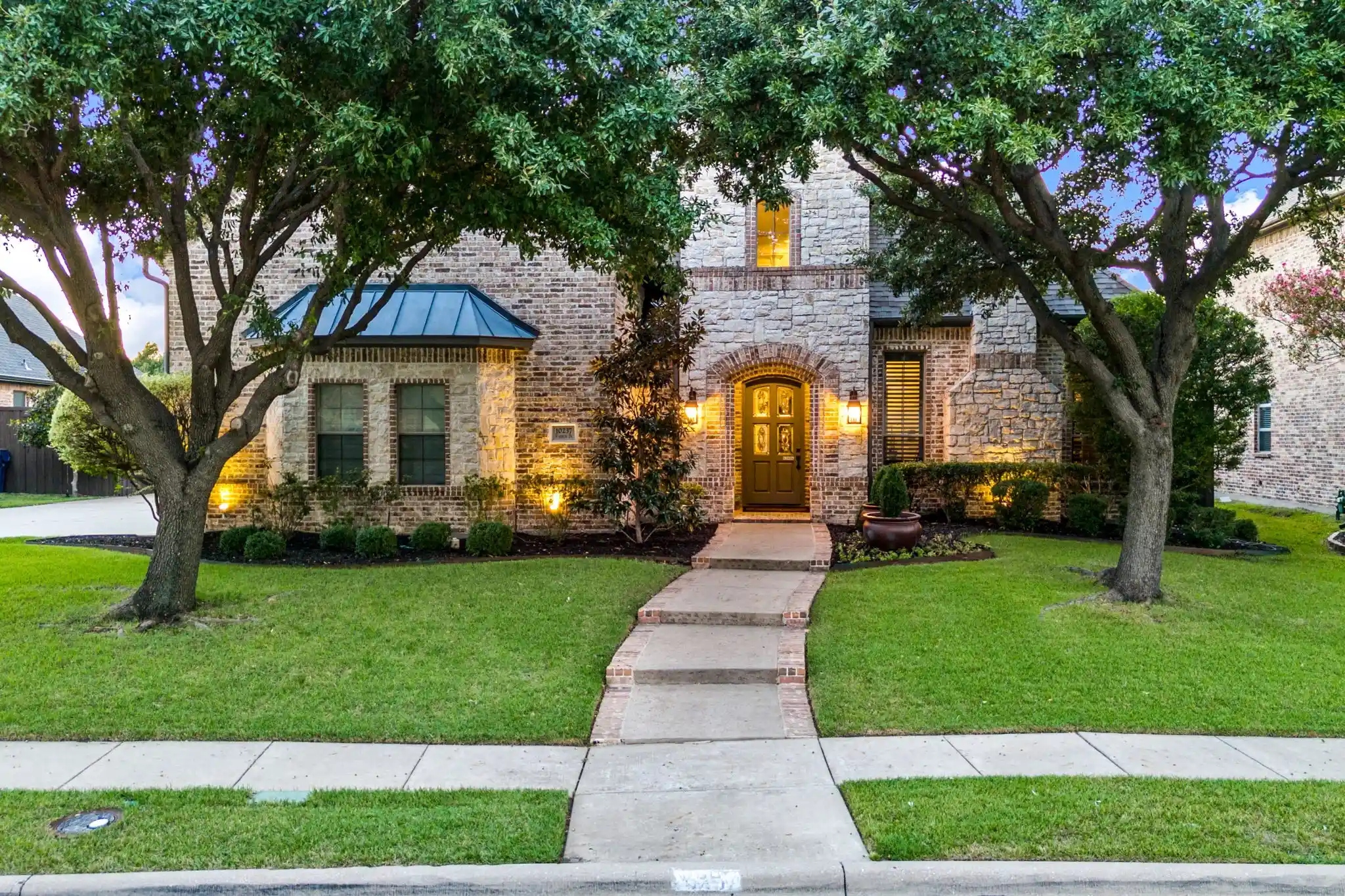 Photo 1 of Single family home for sale at 10237 Woodbury Dr, Frisco, TX 75033 | MLS# 21410793 | Listing updated on 2026-10-25