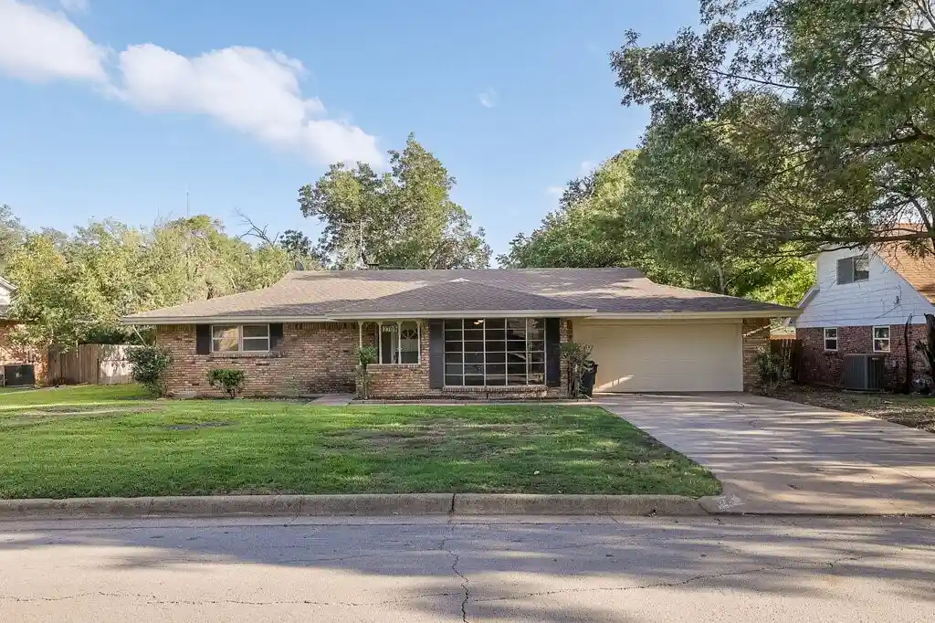 Photo 1 of Single family home for sale at 2709 Larkin Ave, Fort Worth, TX 76133 | MLS# 21411528 | Listing updated on 2026-10-26