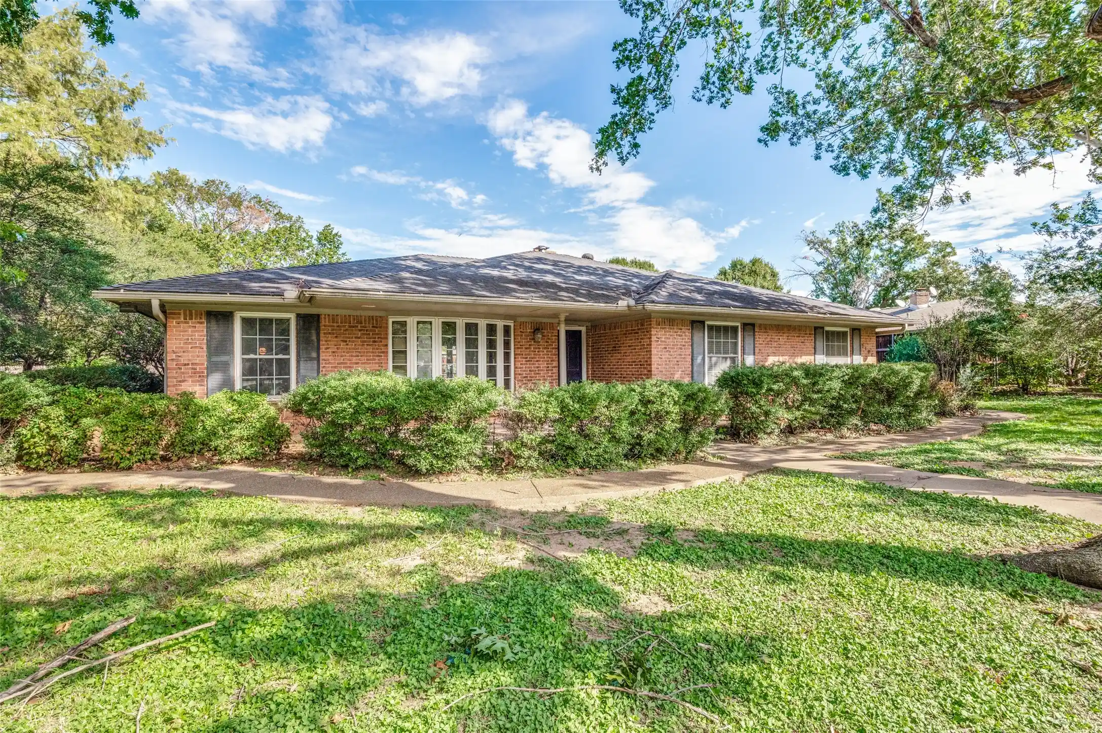 Single family home for sale at 2106 Sunnyvale Rd, Grand Prairie, TX 75050 | MLS# 21410352