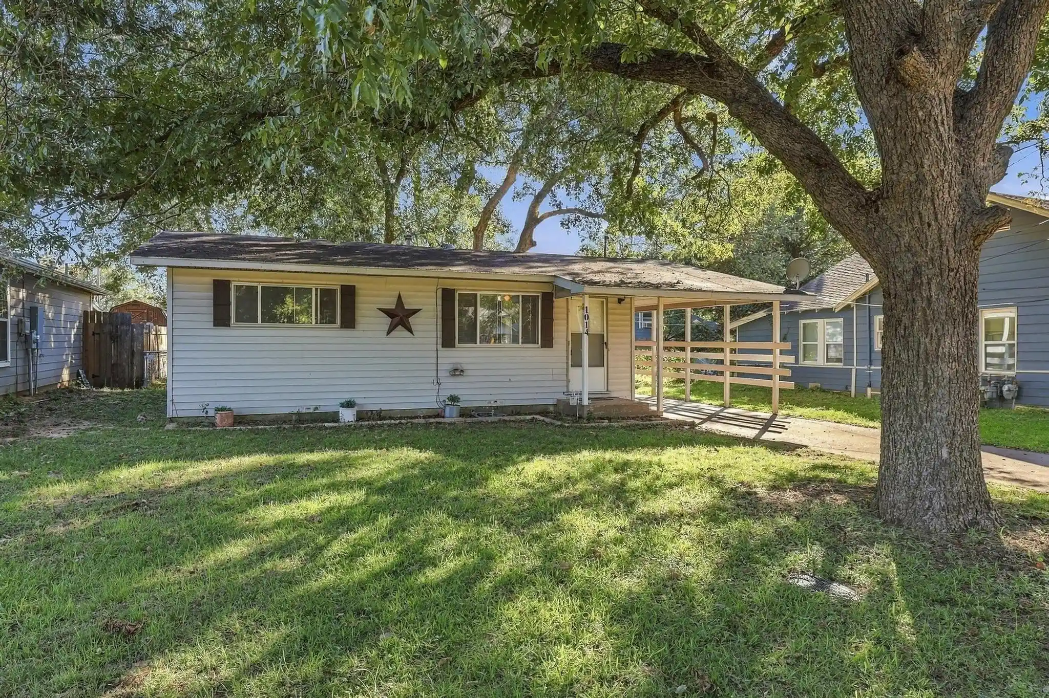 Photo 1 of Single family home for sale at 1014 W Florence St, Denison, TX 75020 | MLS# 21411557 | Listing updated on 2026-10-29