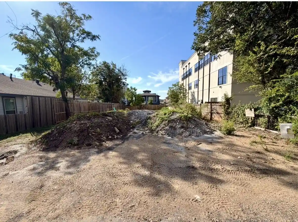 Photo 1 of Land for sale at 1022 Mobile St, Dallas, TX 75208 | MLS# 21404989 | Listing updated on 2026-10-14