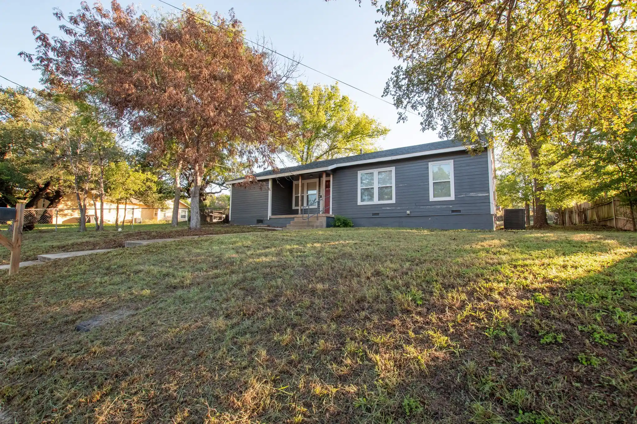 Photo 1 of Single family home for sale at 605 S Summer St, Lampasas, TX 76550 | MLS# 21407127 | Listing updated on 2026-10-14