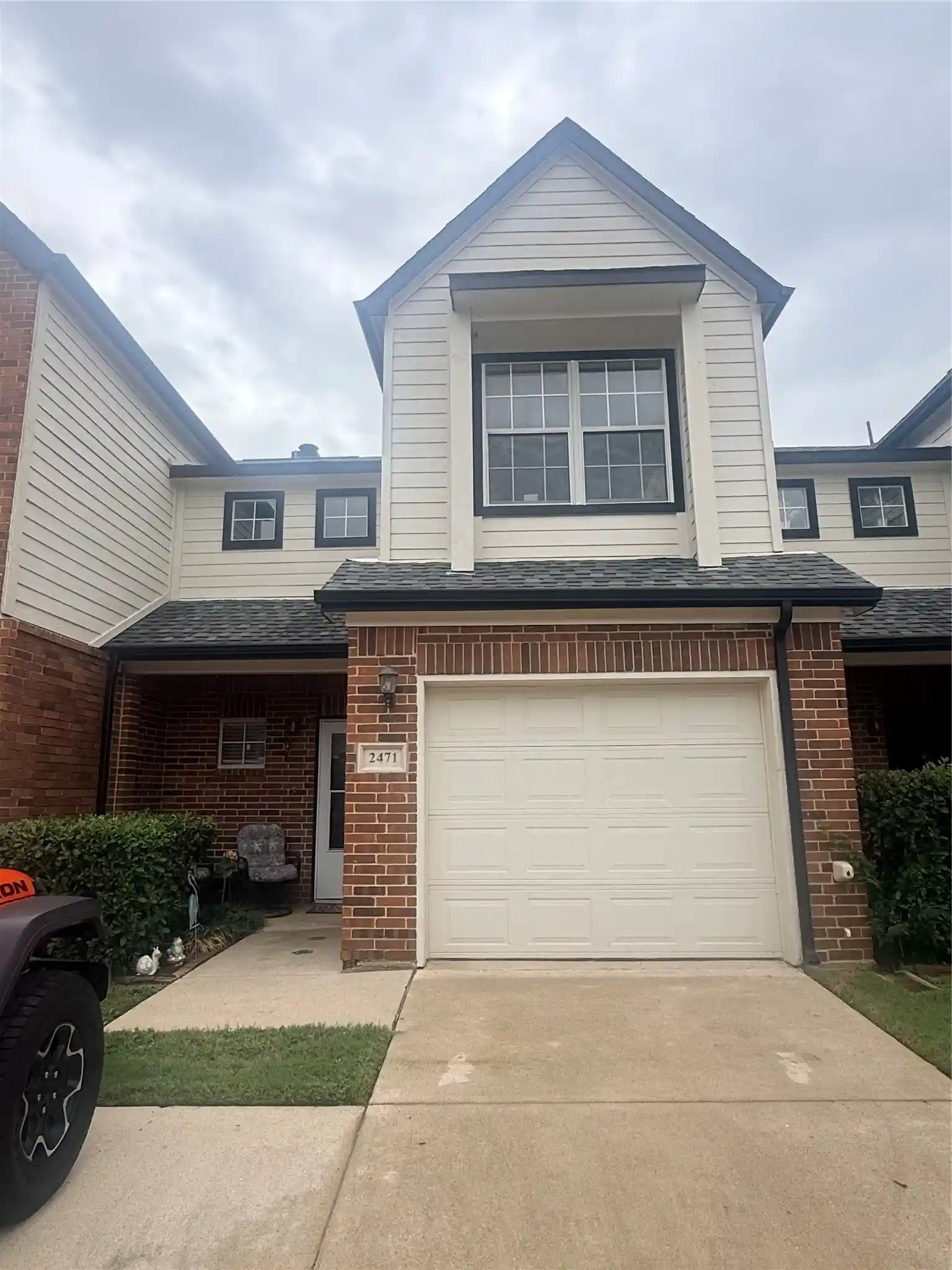 Photo 1 of Townhouse for sale at 2471 Southcourt Cir, Irving, TX 75038 | MLS# 21411627 | Listing updated on 2026-10-14