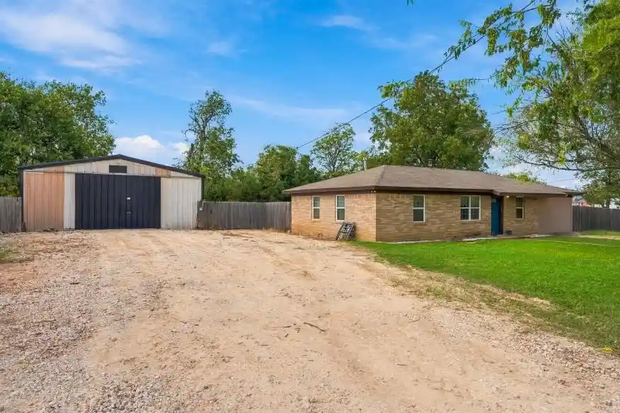Photo 1 of Single family home for sale at 114 Fm 1996, Oglesby, TX 76561 | MLS# 21411829 | Listing updated on 2026-10-14