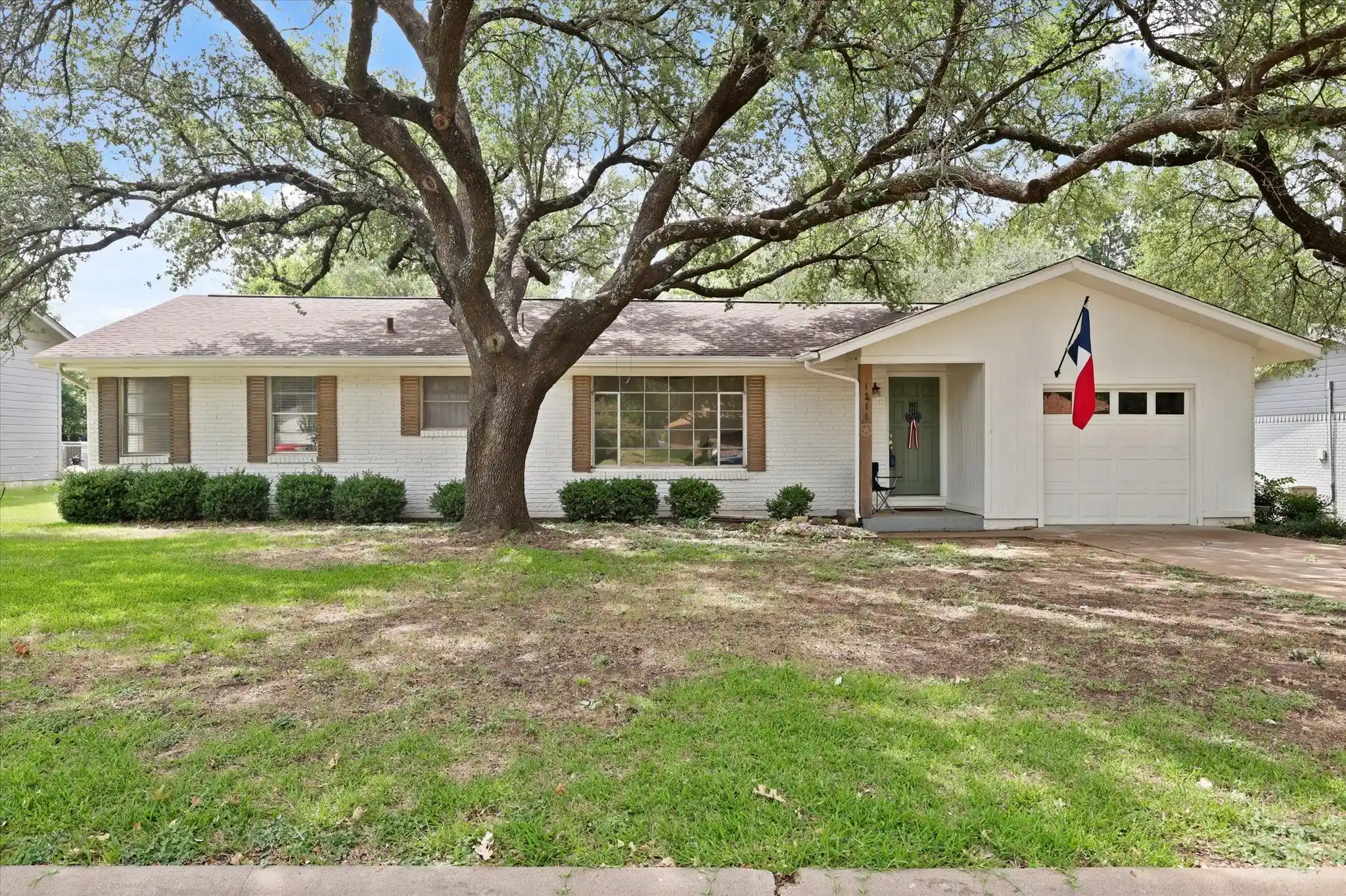 Photo 1 of Single family home for sale at 1211 Greenbriar Ln, Cleburne, TX 76033 | MLS# 21411888 | Listing updated on 2026-10-15