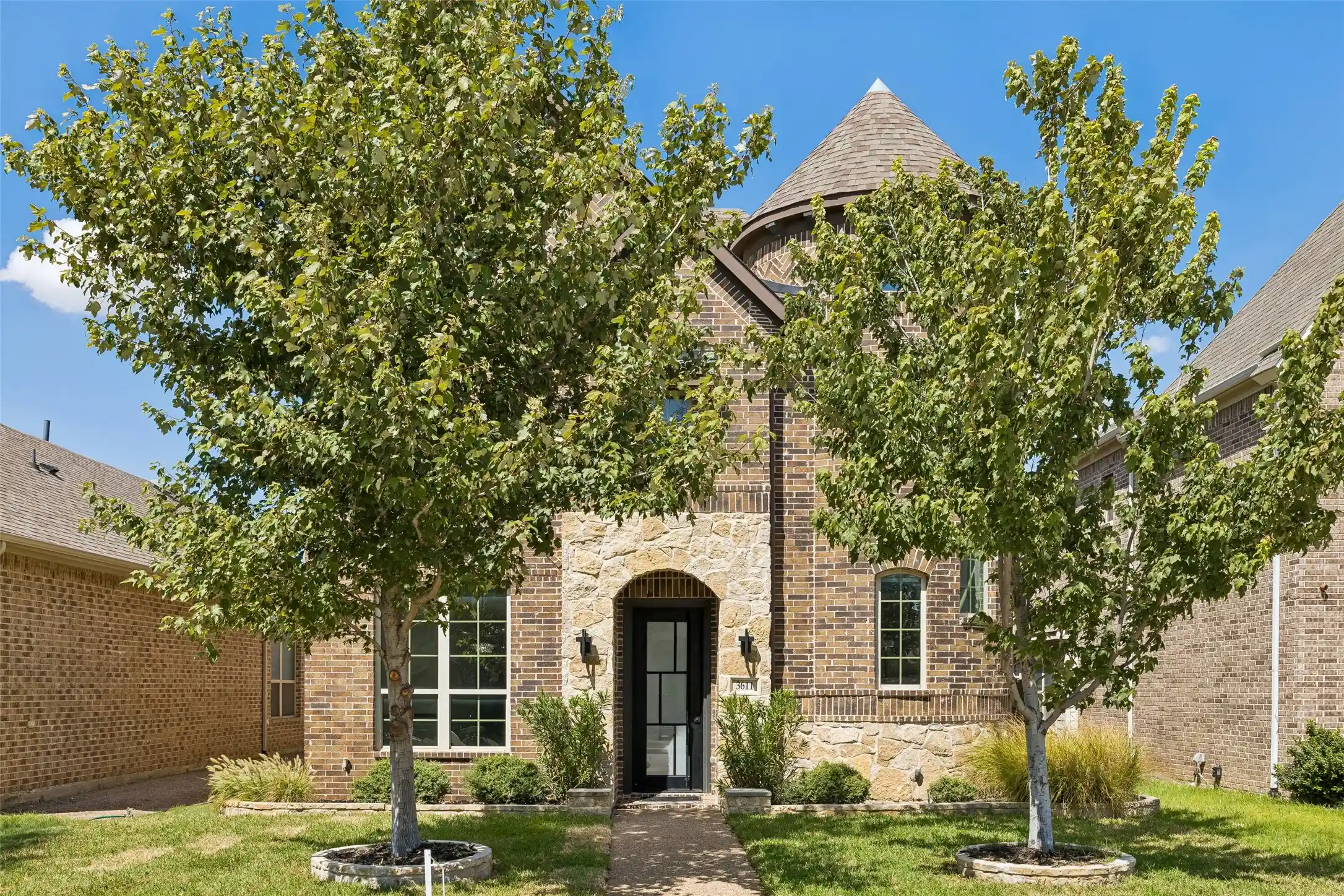 Photo 1 of Single family home for sale at 3611 Crosby St, Irving, TX 75038 | MLS# 21411438 | Listing updated on 2026-10-19